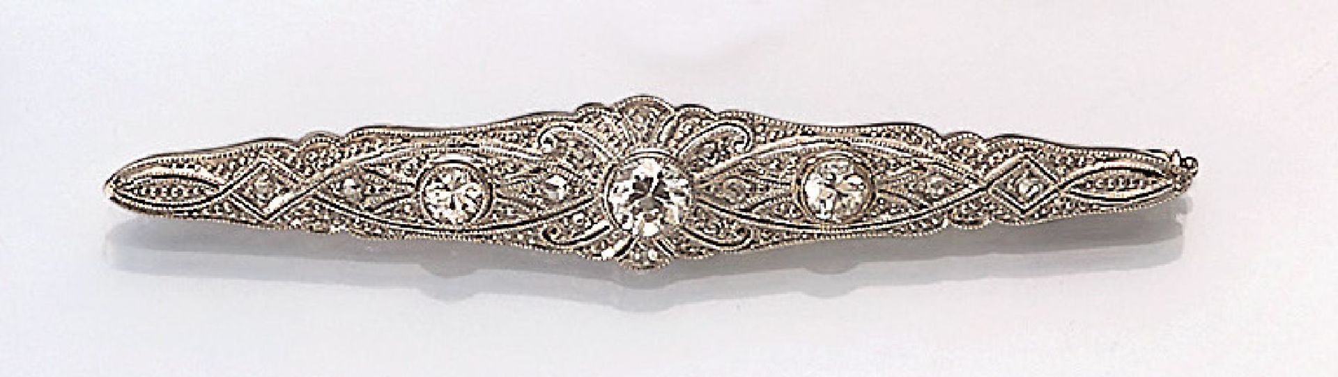 14 kt gold Art-Deco brooch with diamonds , approx. 1930s, WG 585/000, tested, 3 old cut diamond