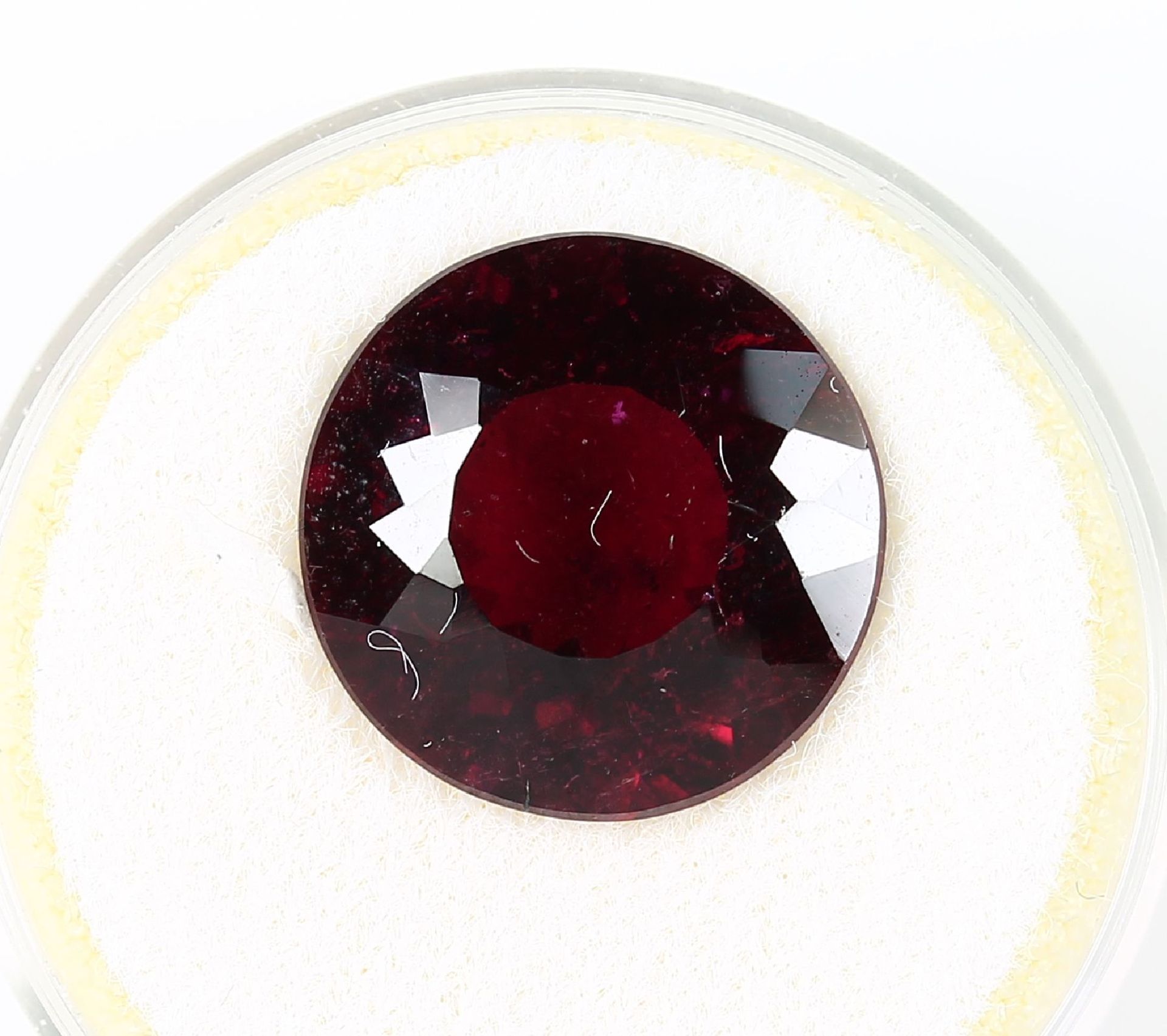 Loose rubellite, round bevelled, approx. 8.37 ct Valuation Price: 1200, - EURLoser Rubellit, rund