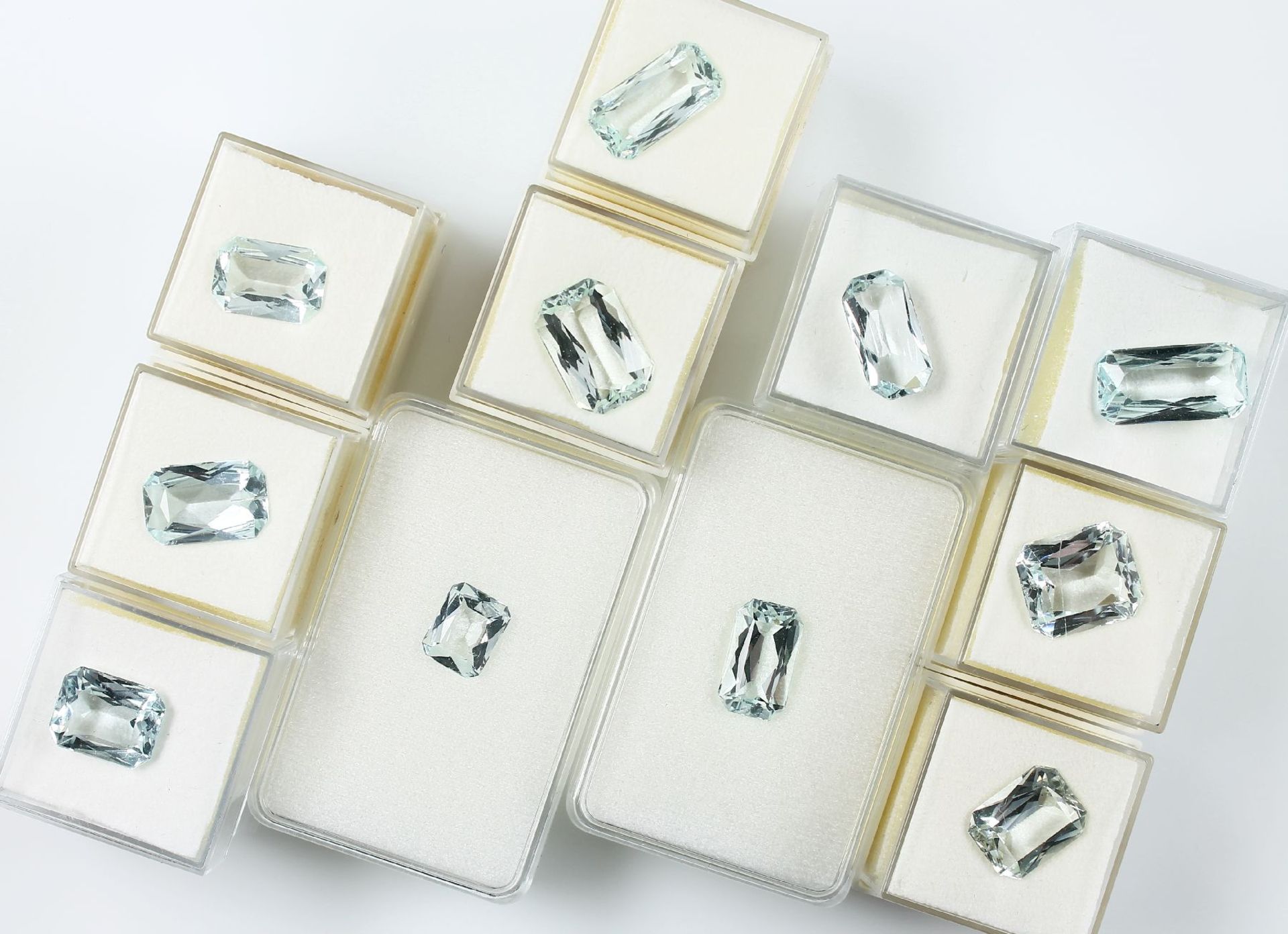 Lot 11 loose aquamarines , total approx. 61.6 ct, different sizes, shapes and colours Valuation