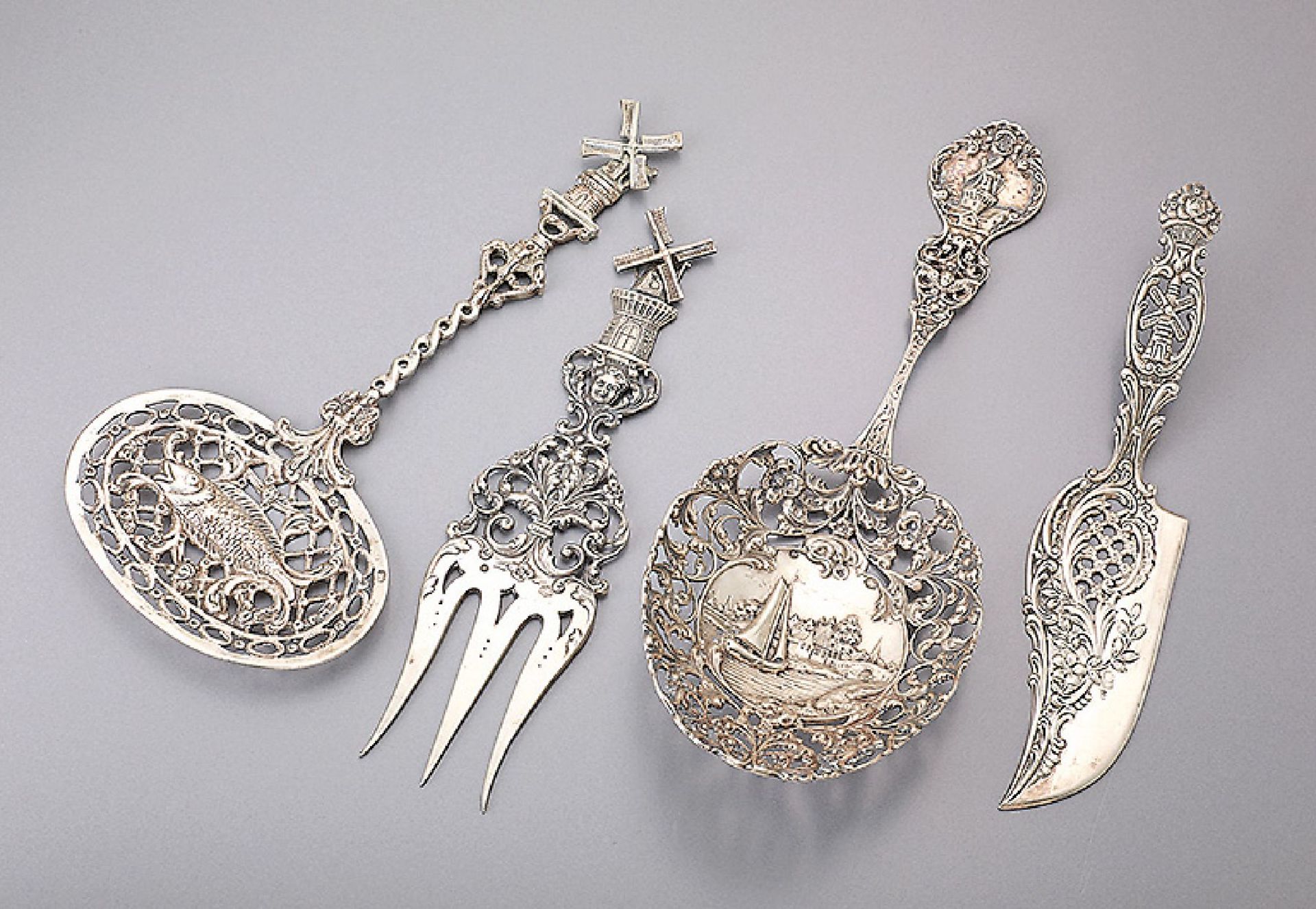 Lot 4 talisman, Netherlands, ca. 1900/10 , silver, comprised of: 2 servers, serving spoons, -fork,