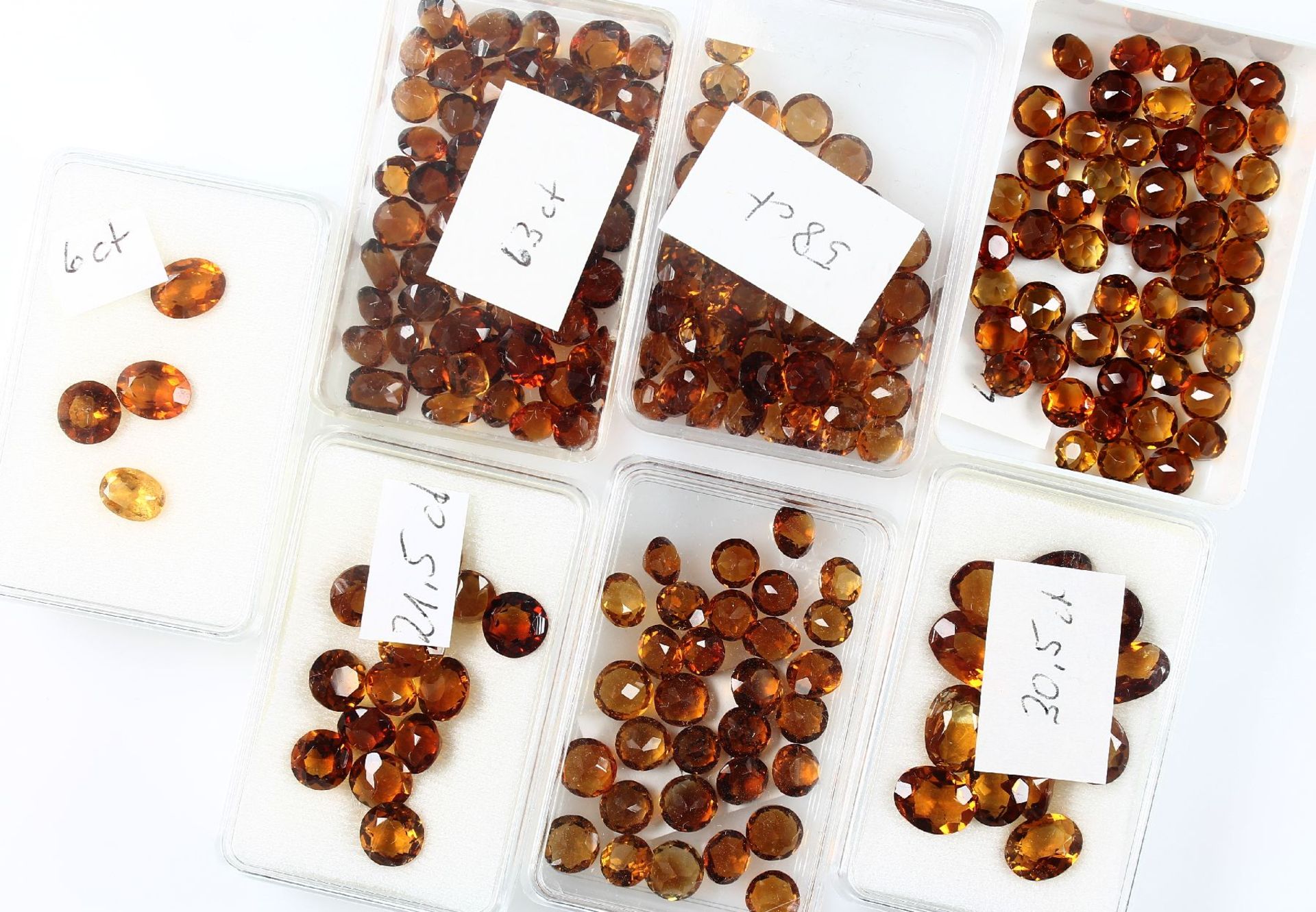 Lot loose citrines total approx. 258 ct, different sizes, shapes and colours, comprehensive