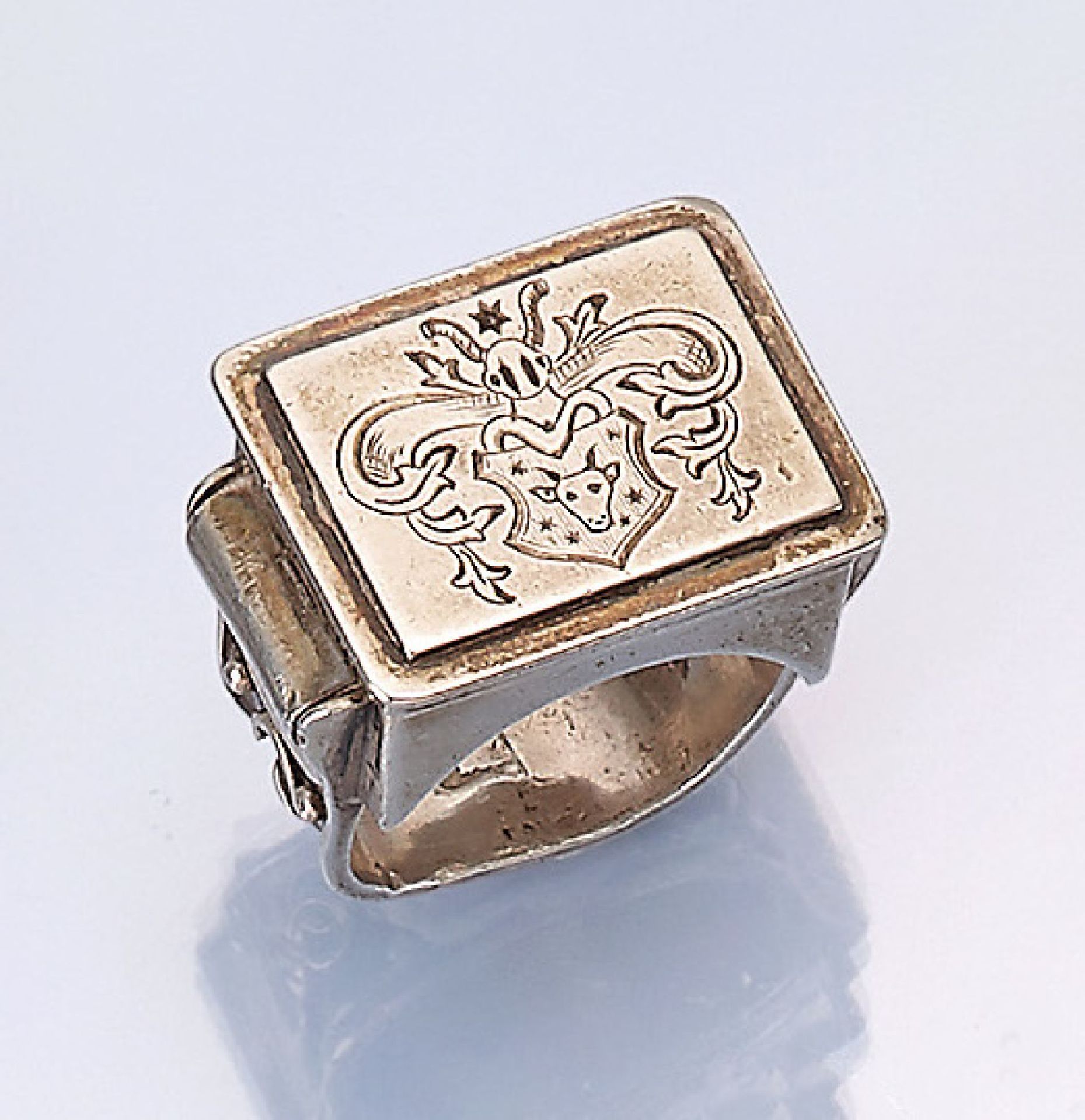 Poisonring, approx. 1900/10s , silver, splint with silver wreath and granulates, cover with