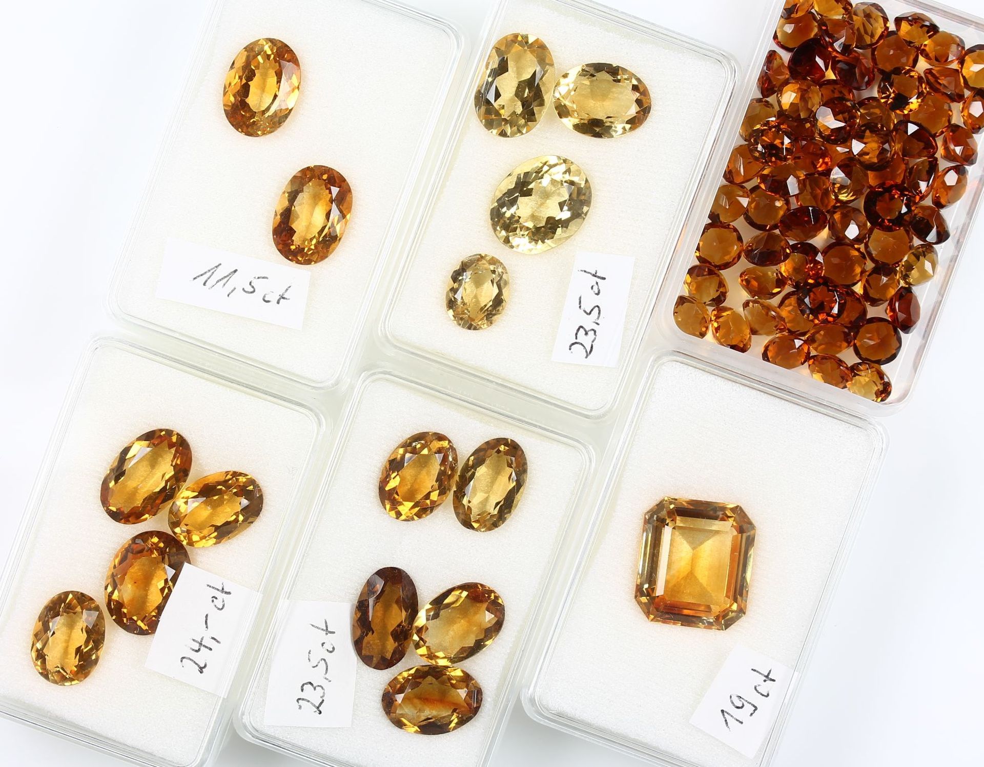 Lot loose citrines total approx. 180 ct , different sizes, shapes and colours, comprehensive