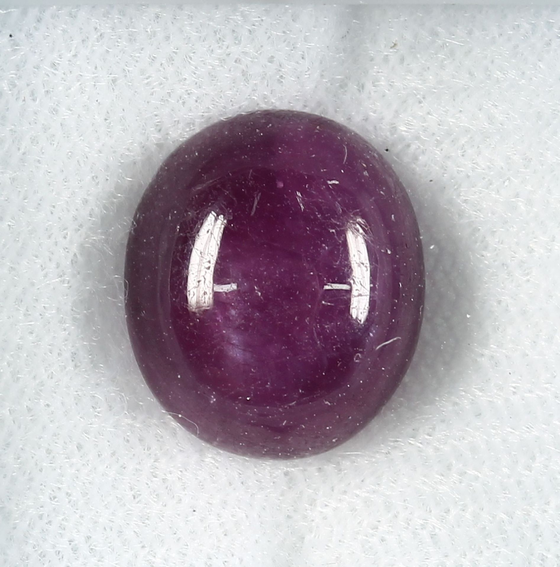 Loose oval ruby cabochon , 10.41 ct, approx.13.18 x 11.43 x 6.20 mm, with expertise Valuation Price: