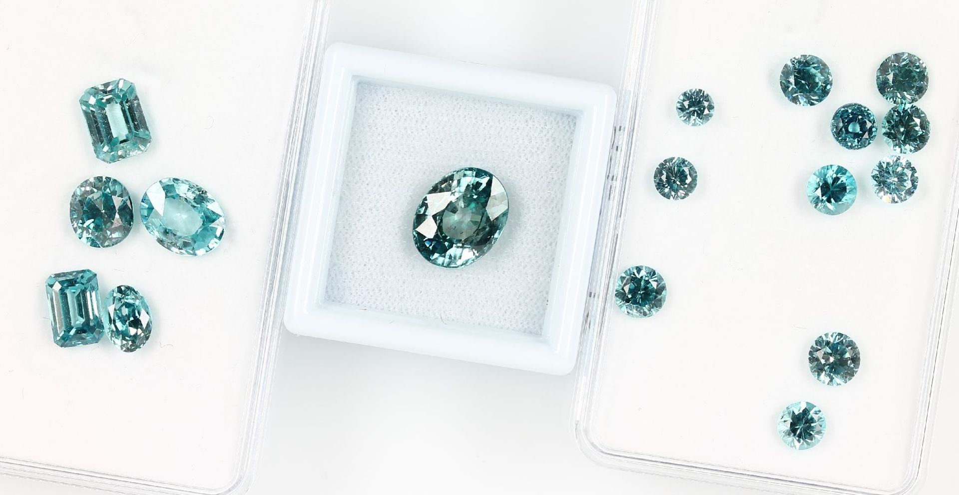 Lot 17 loose bevelled zircones , total 25.32ct, in different shapes and pale- and turquoise shades