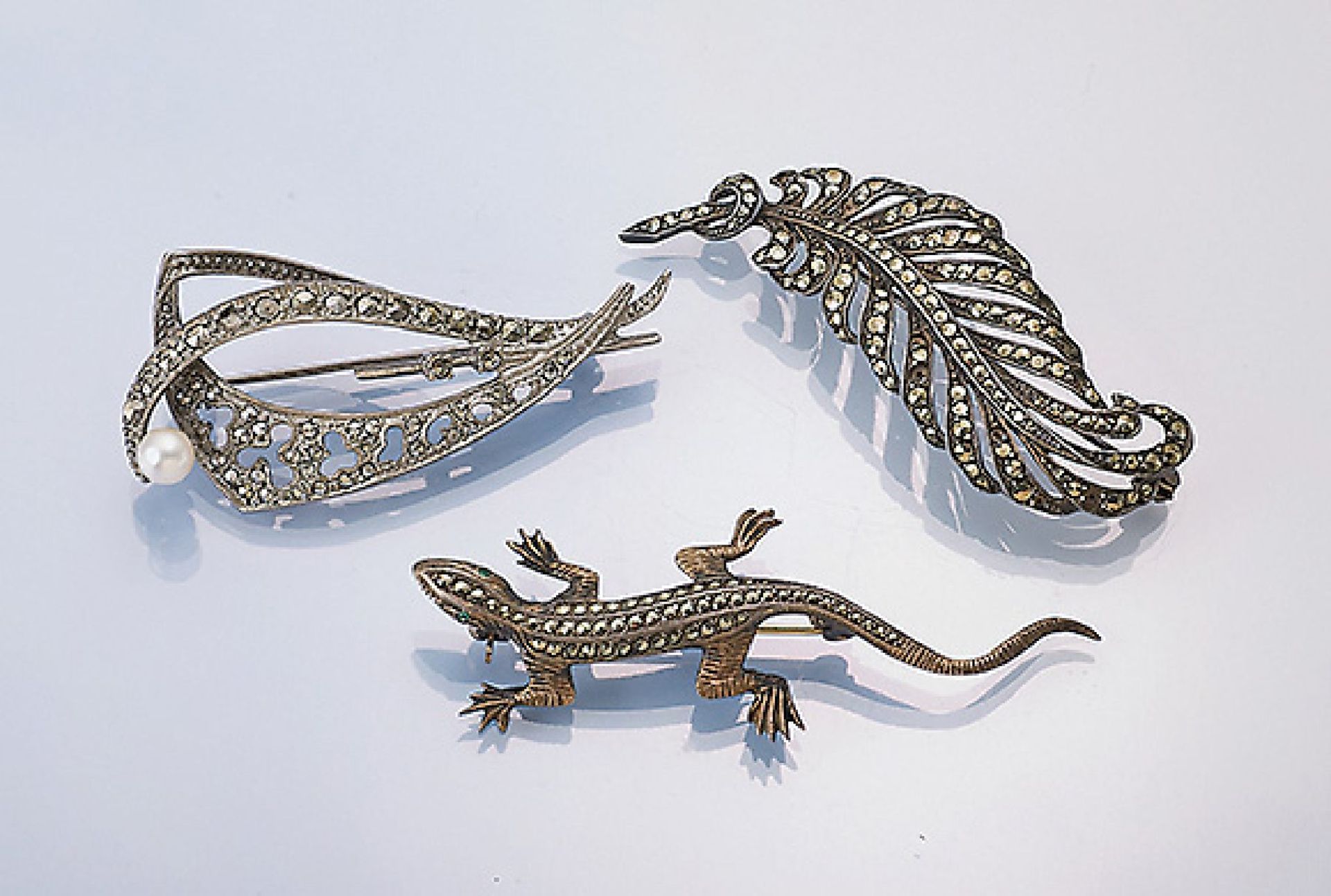 Lot 3 brooches with marcasites and pearl , approx. 1920/30s, 830 respectively silver 835,in the form