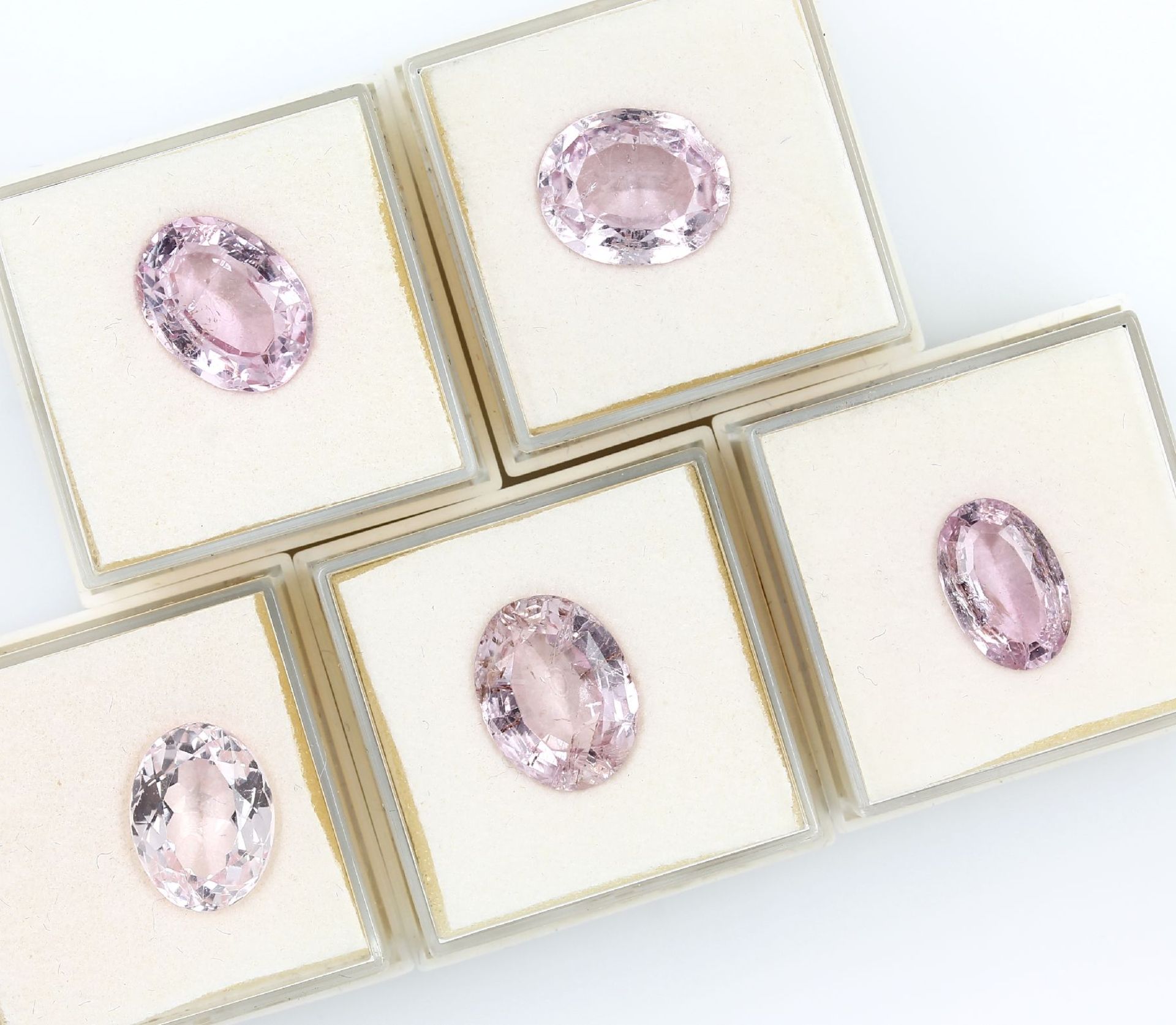 Lot 5 loose kunzites , total approx. 23.3 ct, oval bevelled, in different sizes Valuation Price: