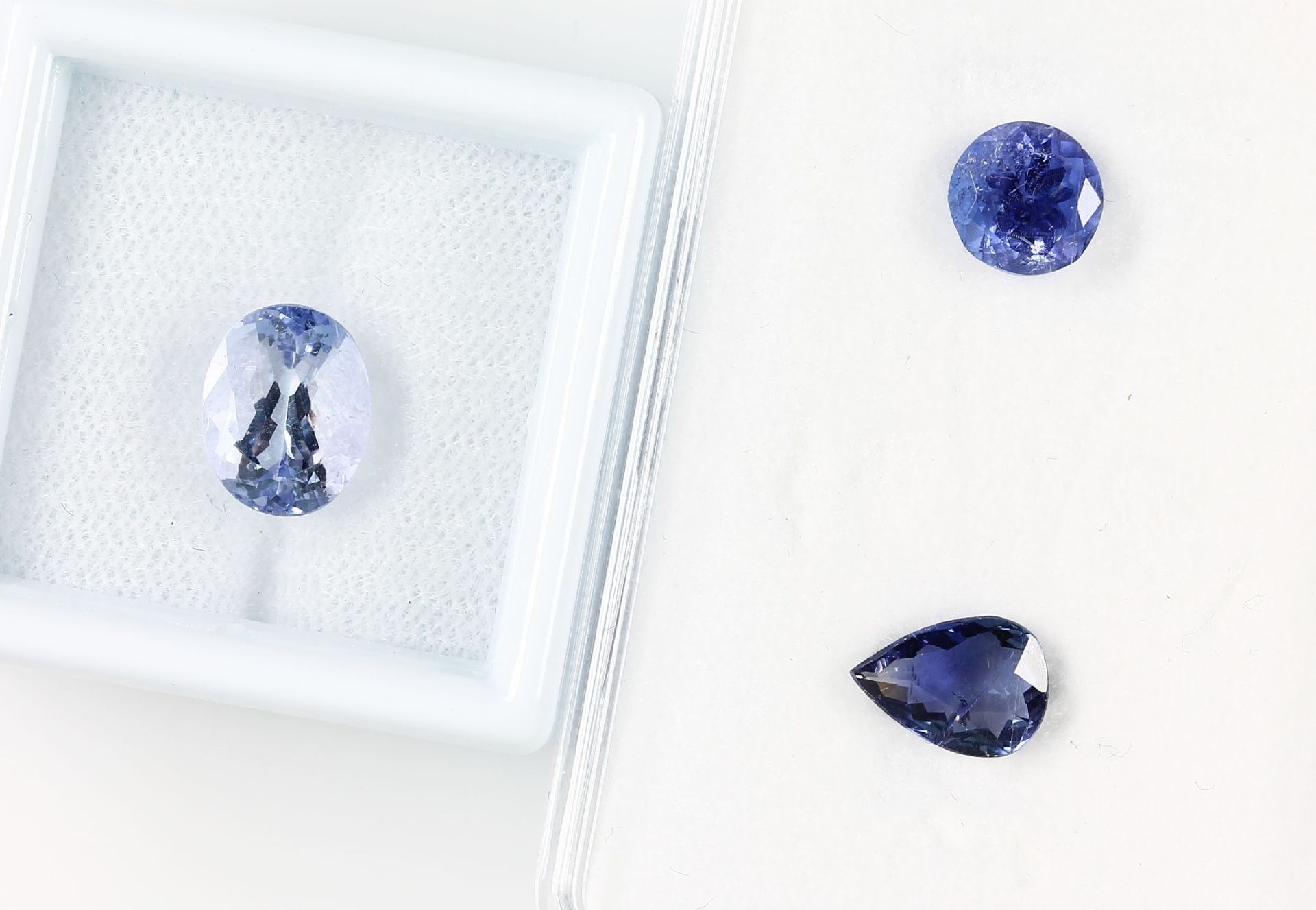 Lot 3 loose bevelled tanzanites , total 5.48ct, round, pearformed and oval Valuation Price: