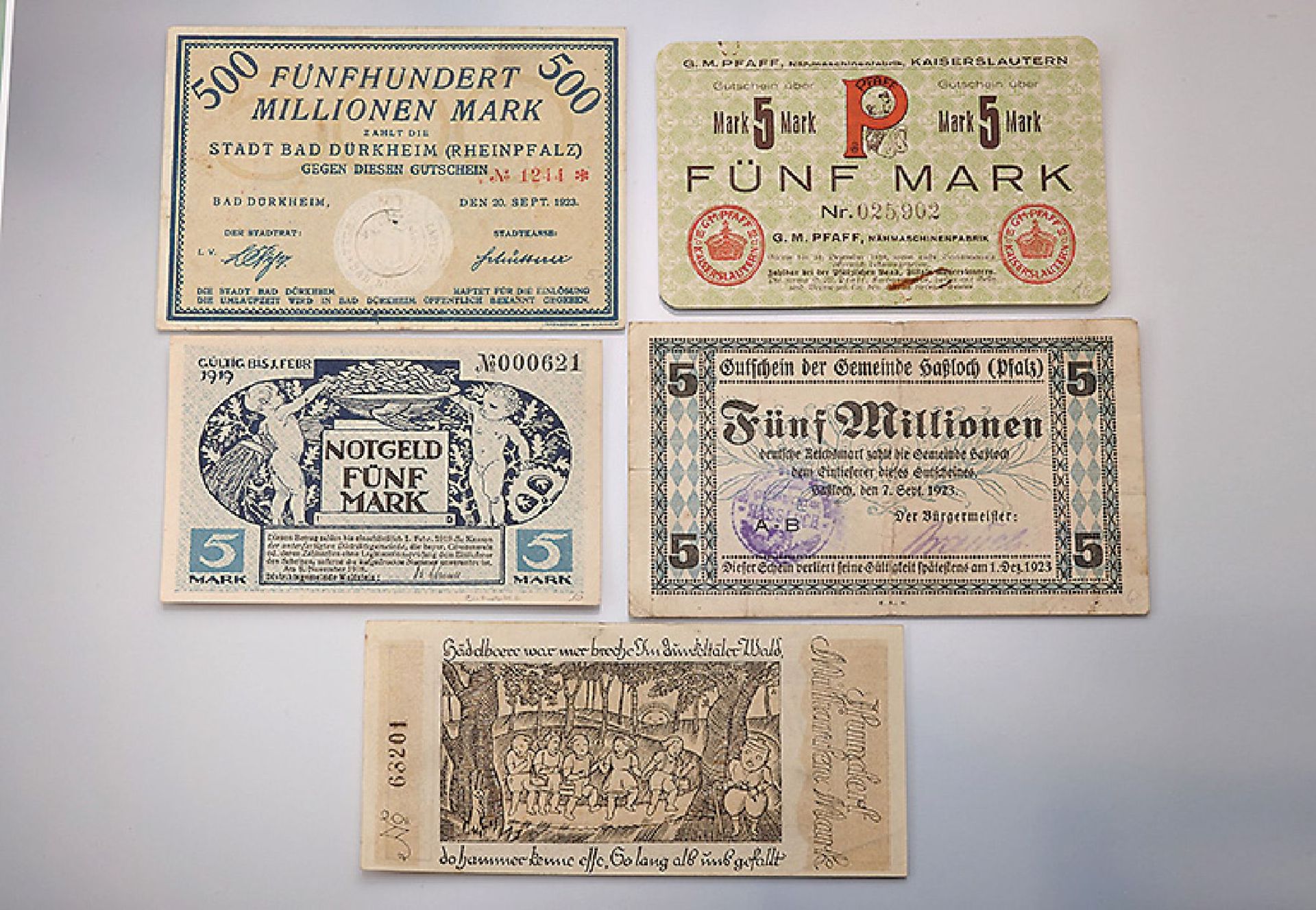 Collectors folder with approx. 130 token moneybanknotes , main focus Palatinate, differentcities and