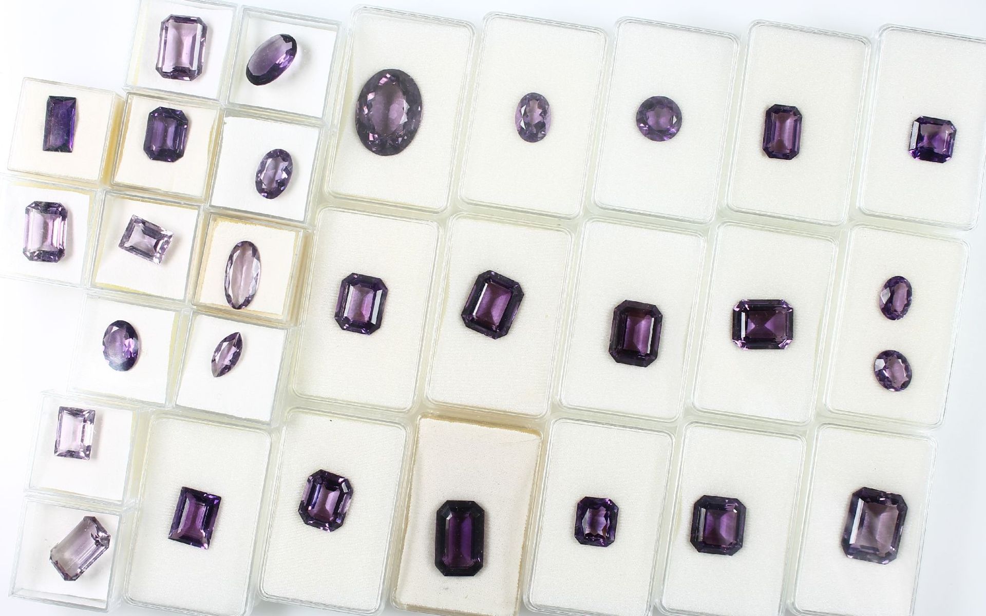 Lot 29 loose amethysts , total approx. 300 ct, different sizes, colours and shapes Valuation