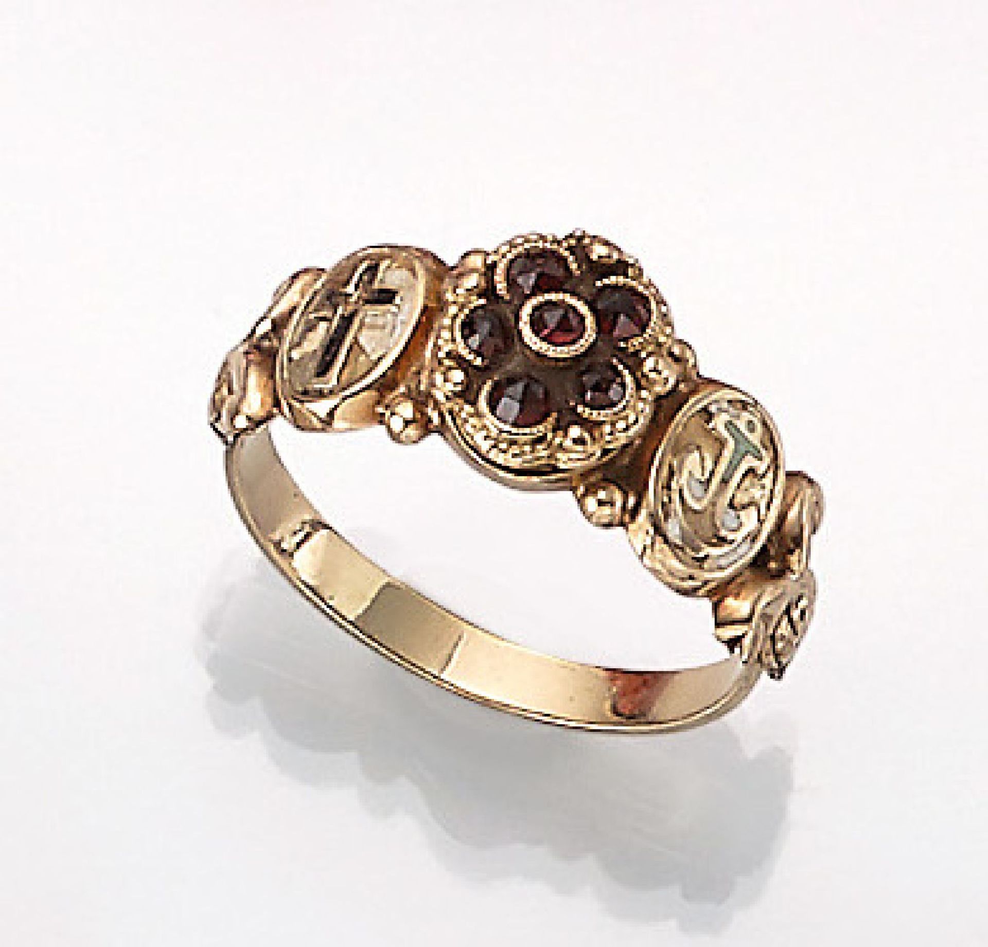 14 kt gold ring with garnets and enamel , german approx. 1835/45, YG 585/000, 6 round bevelled