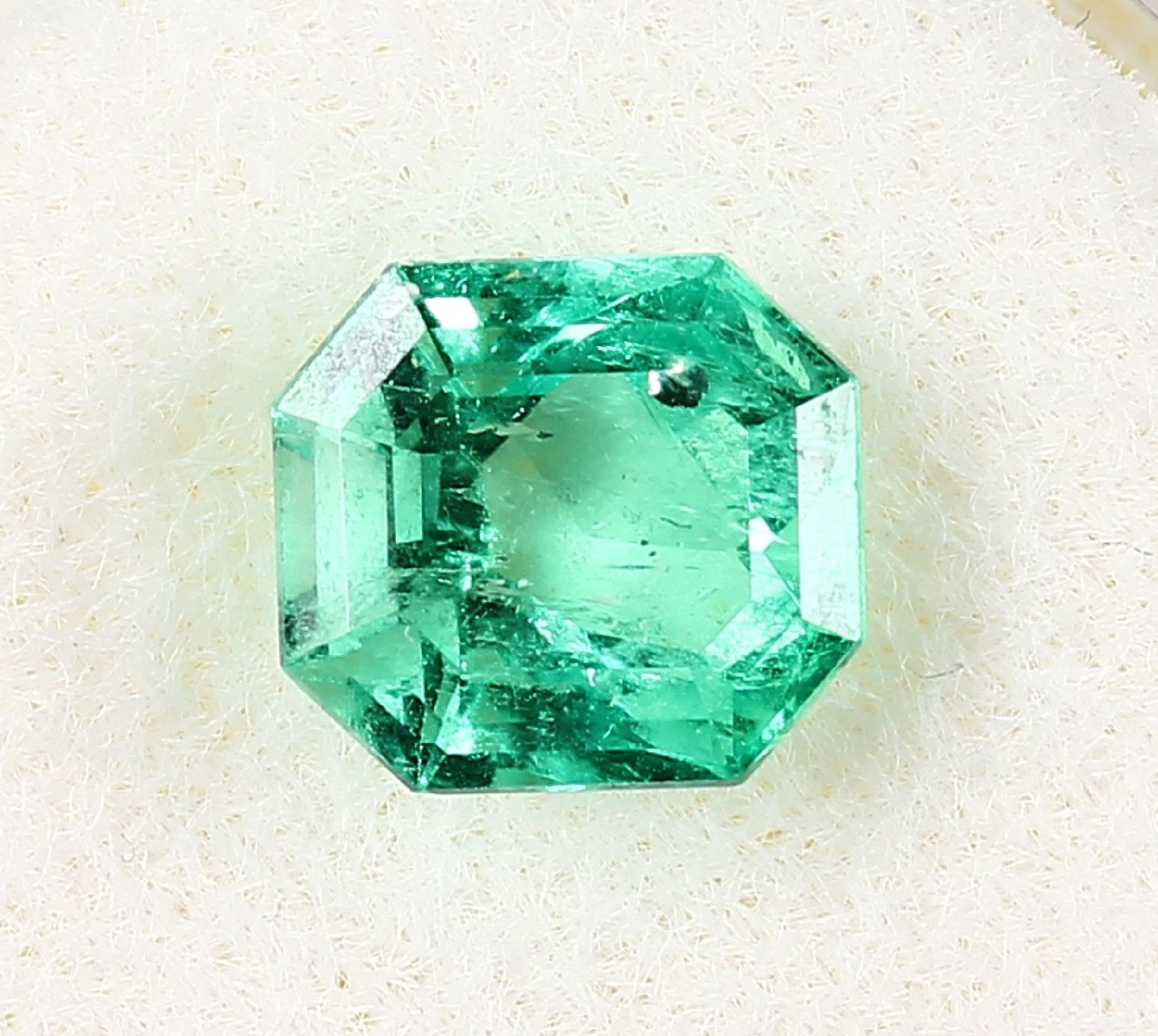 Loose emerald, approx. 2.38 ct Valuation Price: 700, - EURLoser Smaragd, ca. 2.38 ct Schätzpreis: