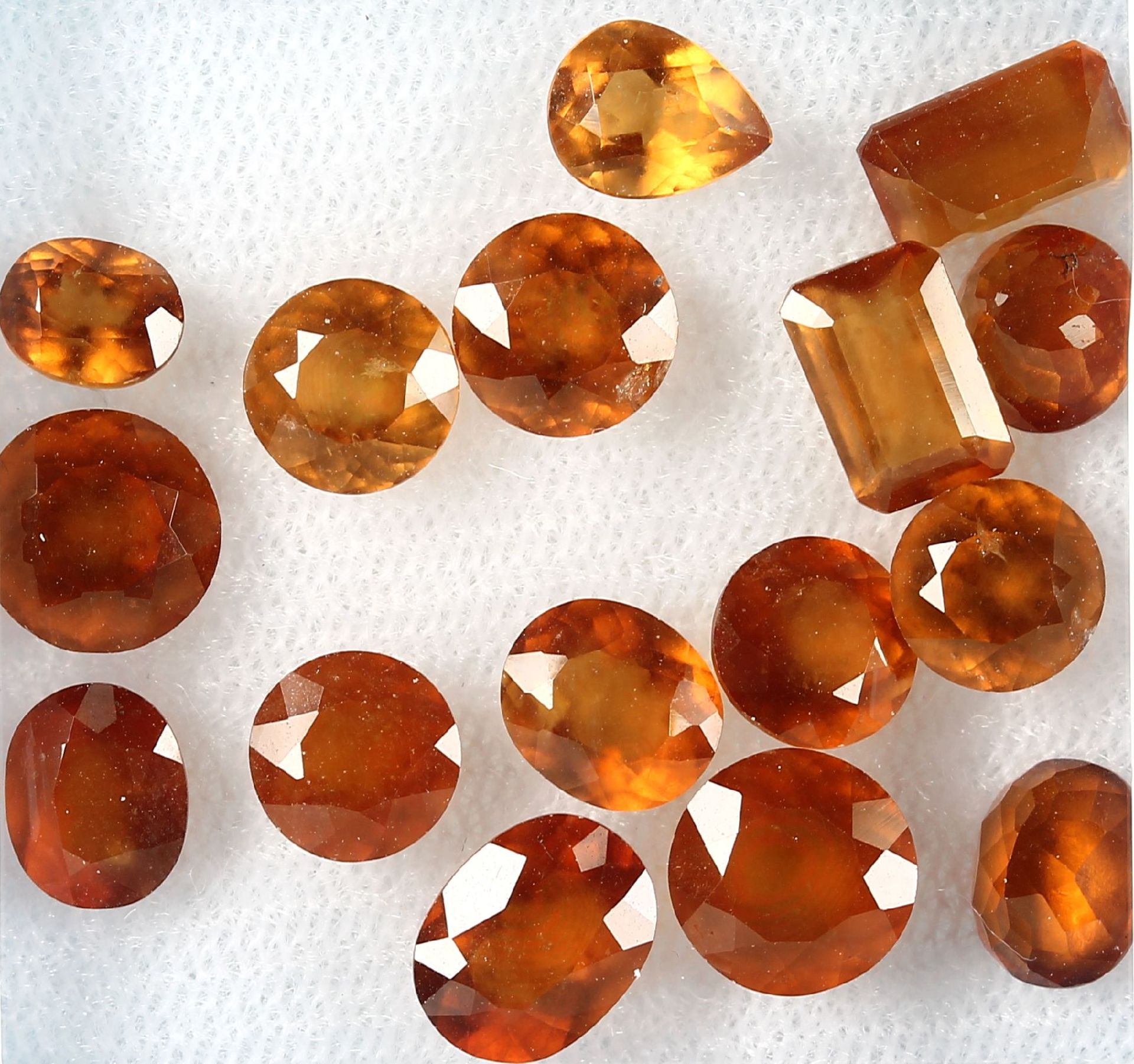 Lot loose bevelled mandarin garners , total 20.22 ct, in different shapes Valuation Price: 2000, -