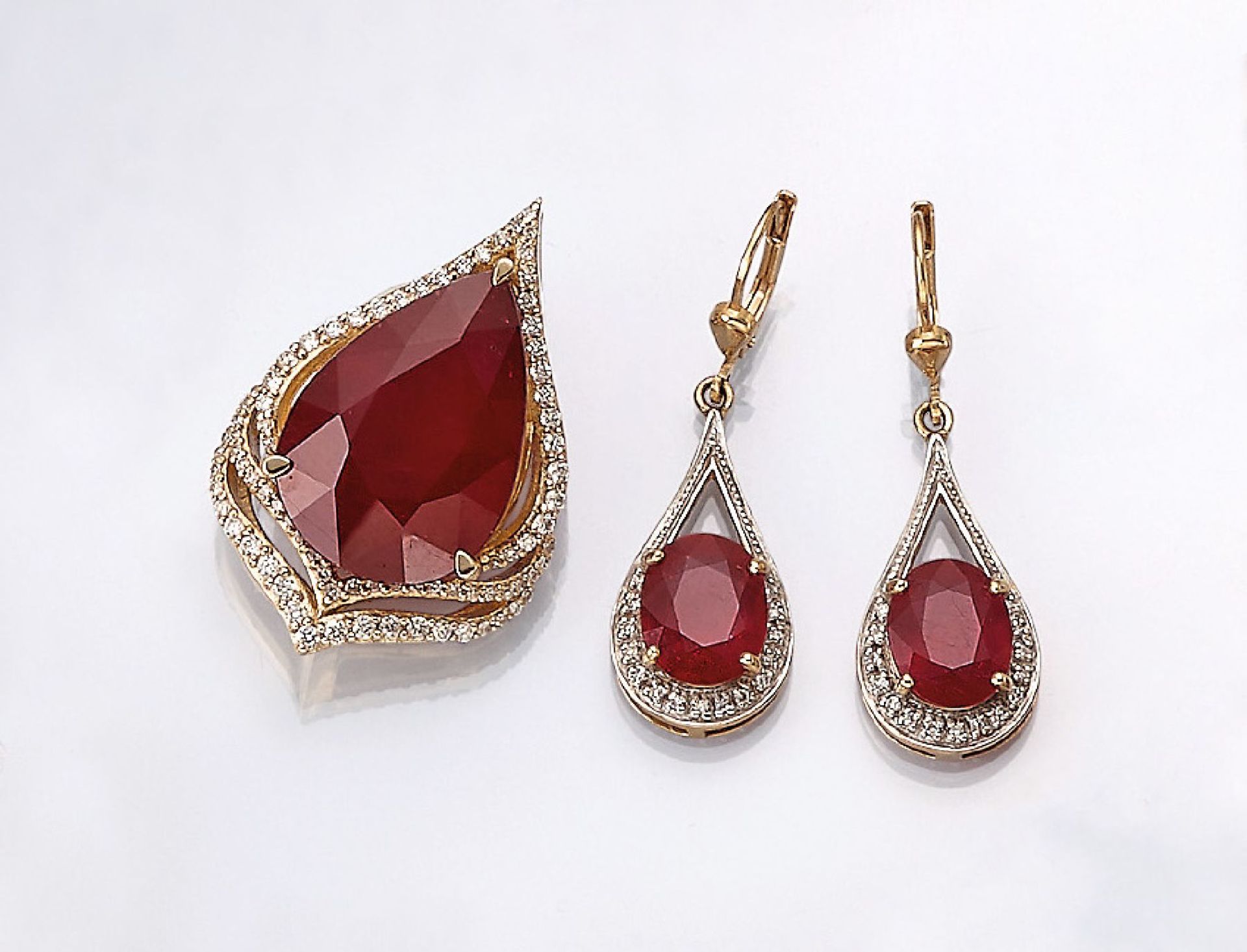 14 kt gold pendant and pair of earrings with rubies and diamonds , YG/WG 585/000, pendant: