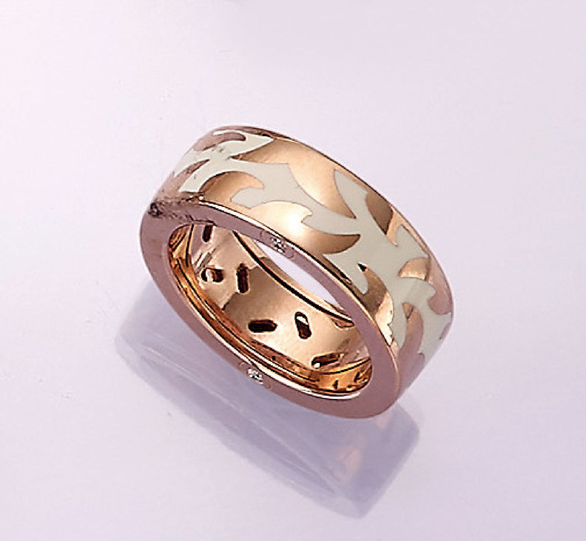 18 kt gold LEO WITTWER bandring with enamel and brilliants , YG 750/000, white enameled,sideways 4