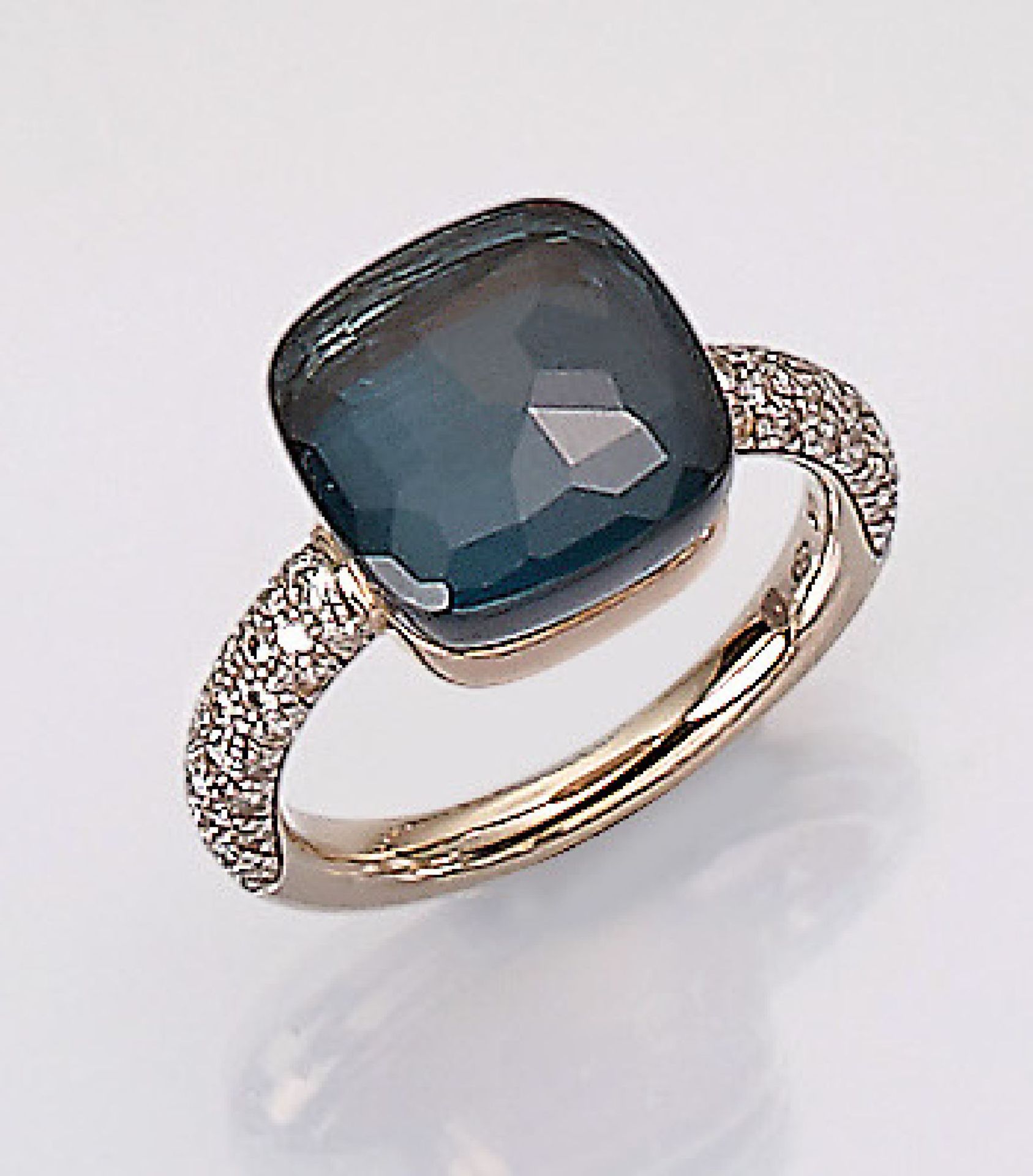 18 kt gold POMELLATO ring "Nudo" with brilliants and topaz (treated) , YG 750/000,with blue topaz in