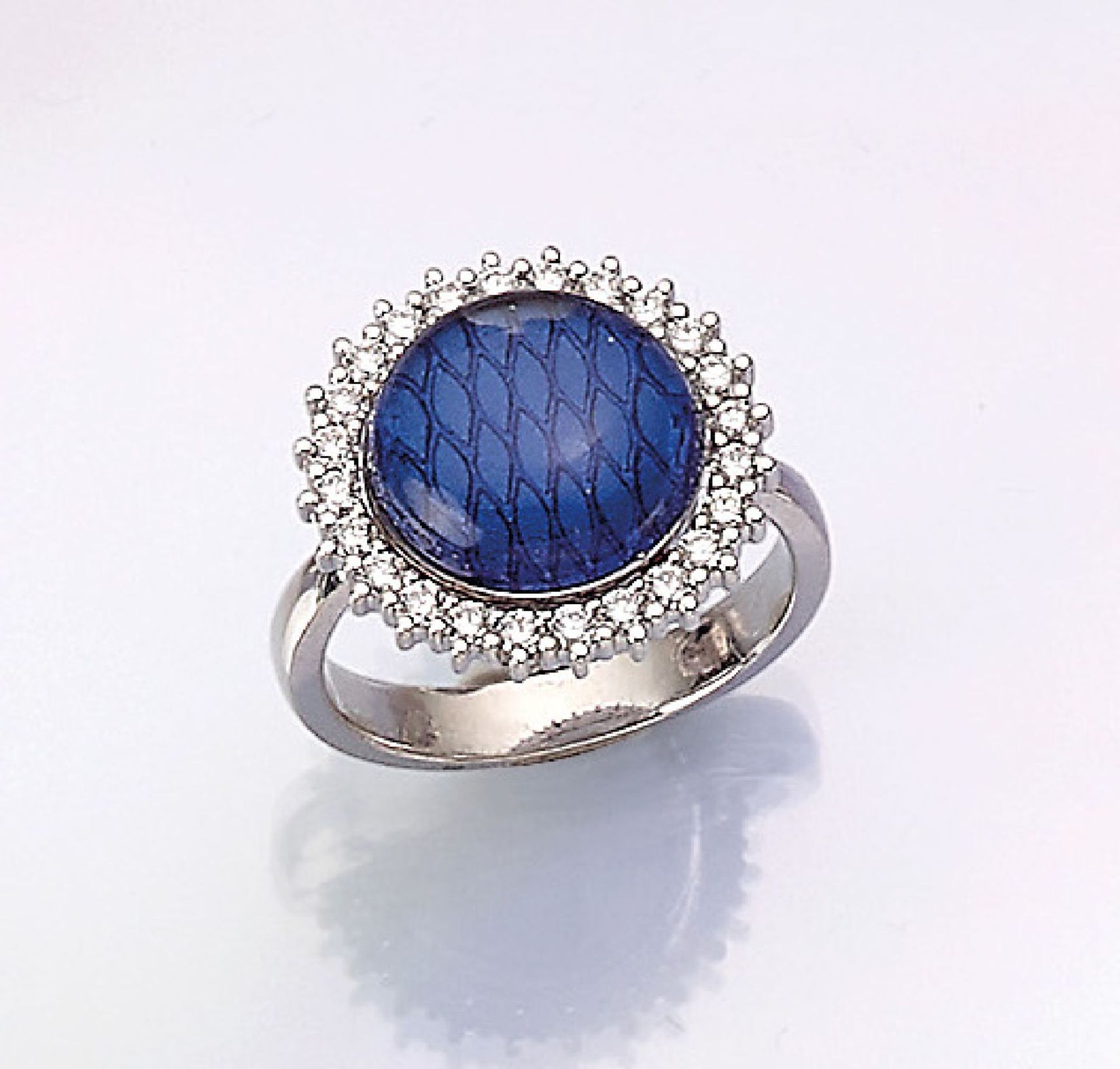 18 kt gold LEO WITTWER ring with enamel and brilliants , WG 750/000, round glass cabochon, blue - Bild 2 aus 2