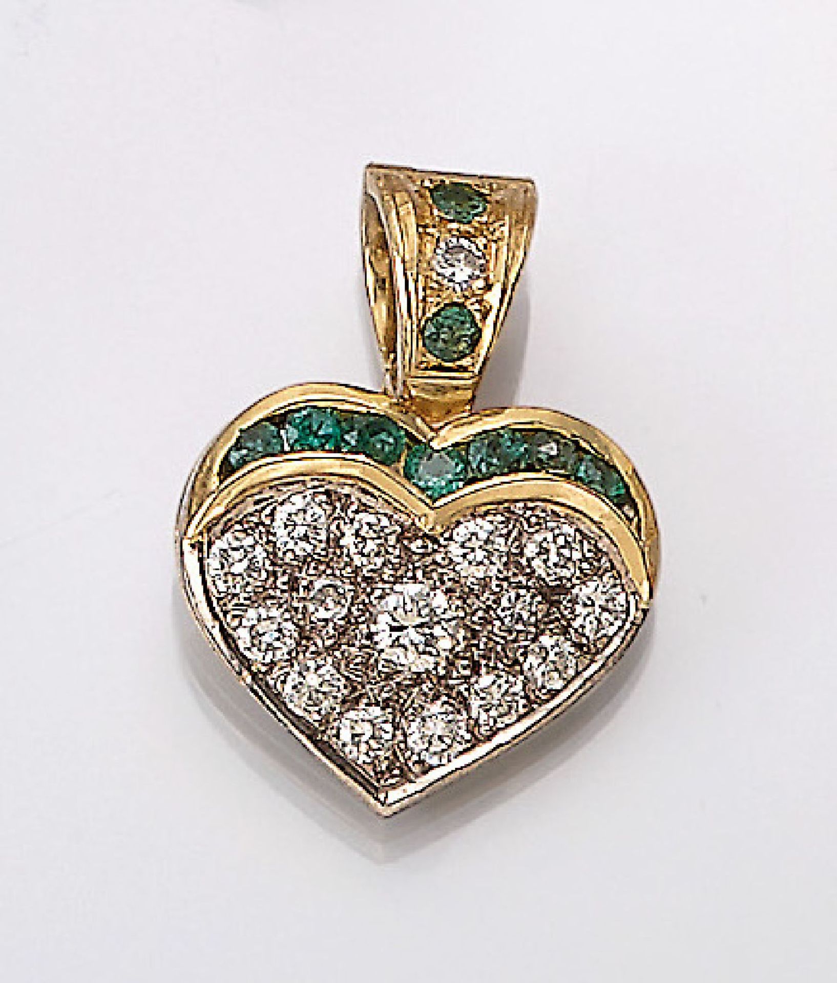 18 kt gold clip heart pendant with brilliants and emeralds , WG 750/000, 16 brilliants total approx.