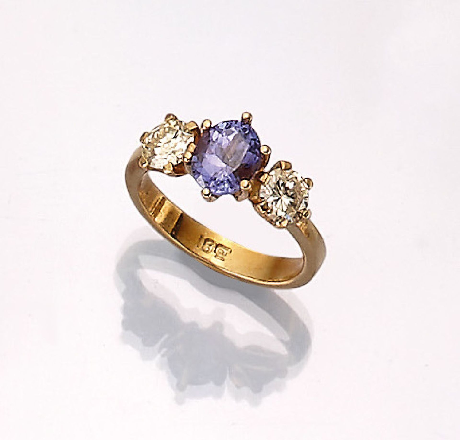 18 Gold ring with tanzanite and brilliants ,YG 750/000, centered tanzanite approx. 1.0 ct,2