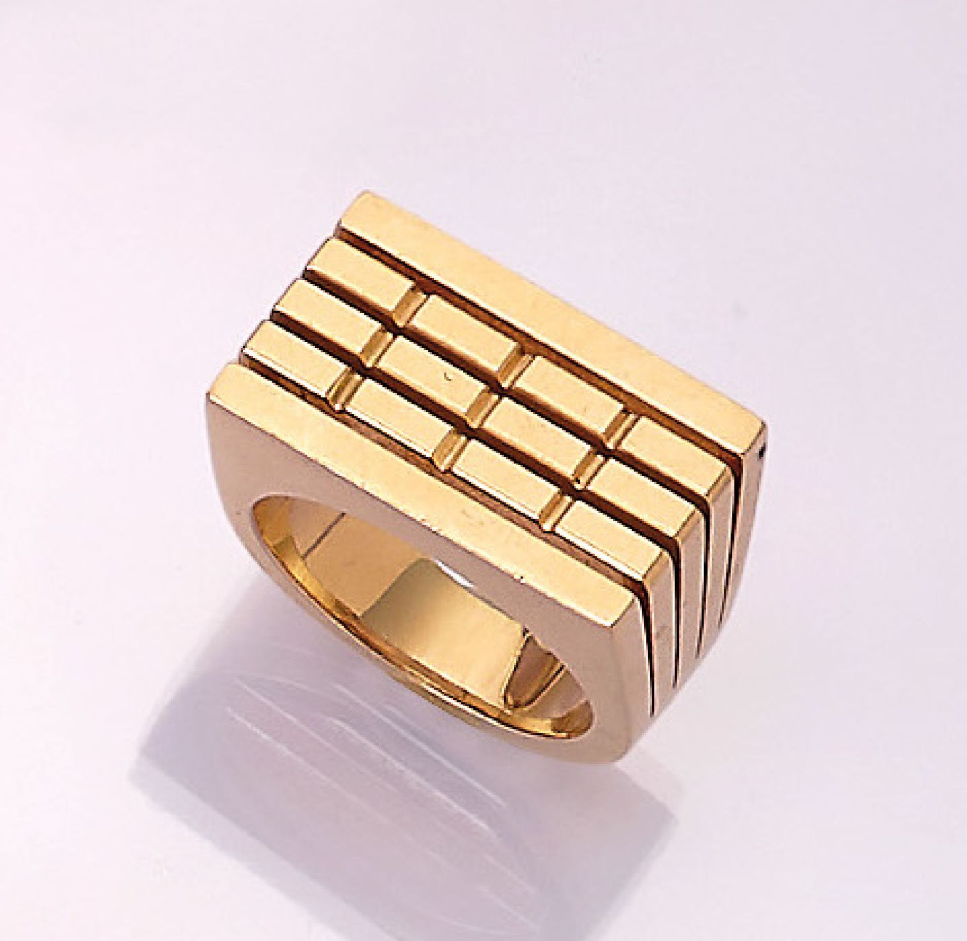 18 kt gold PIAGET ring , YG 750/000, unusualdesign, ring head and shoulders with fret workand 5-fold