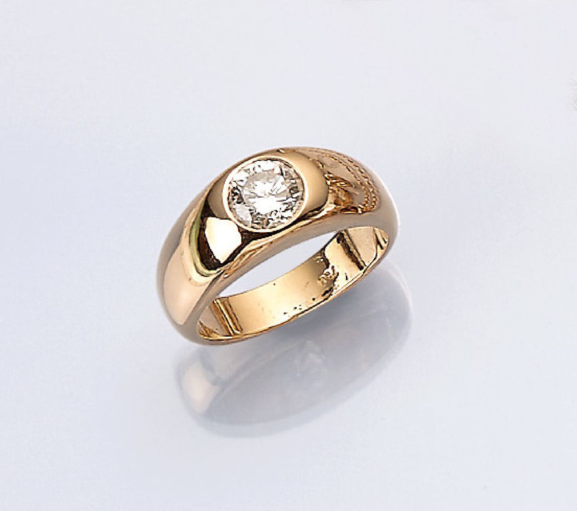 18 kt gold ring with brilliant , YG 750/000,brilliant 1.055 ct (weighted) Cape (M)/p 2, approx. 12