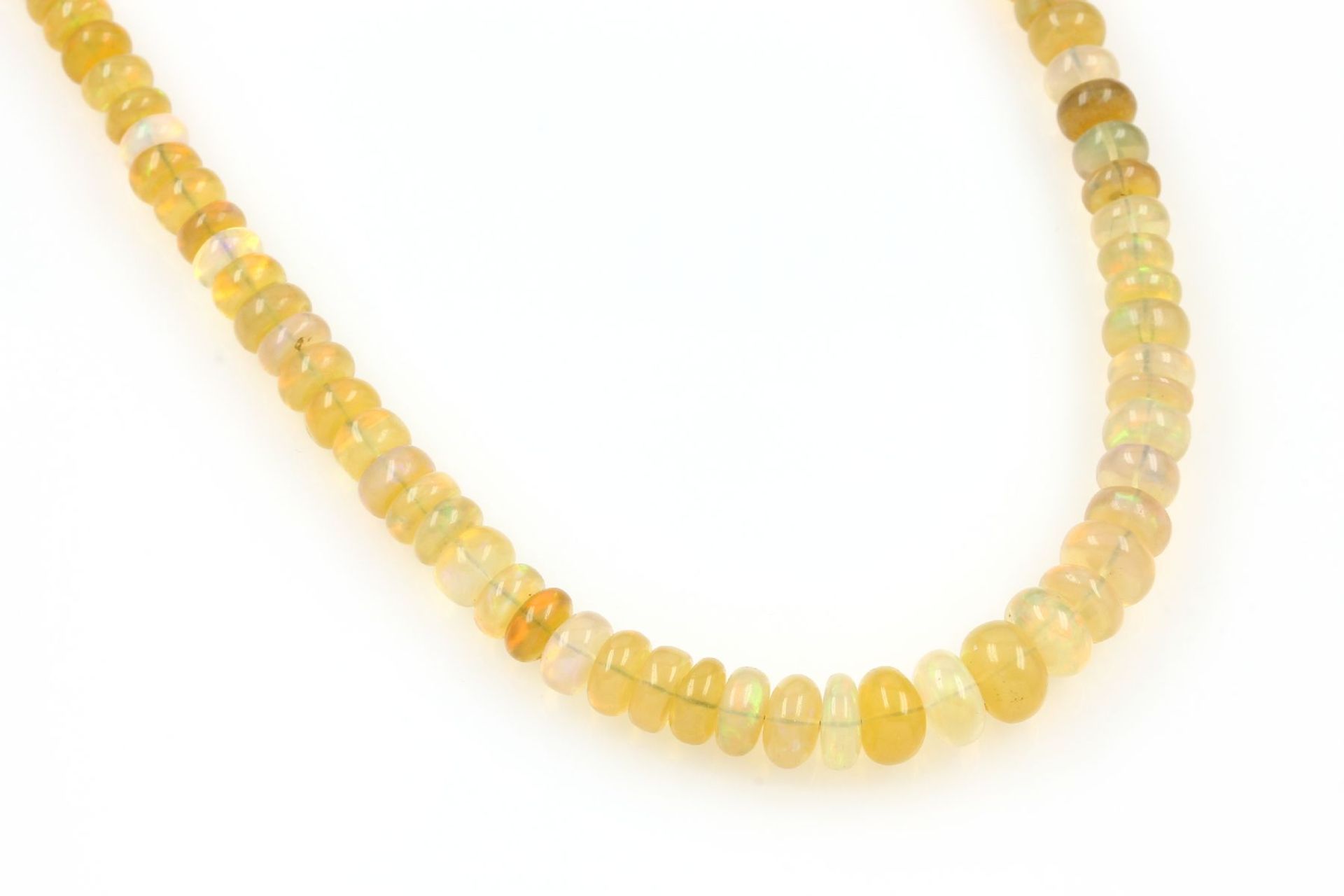 Chain made of opal rondels , lobster clasp YG 750/000, opal rondels total approx. 95.0 ct, l.