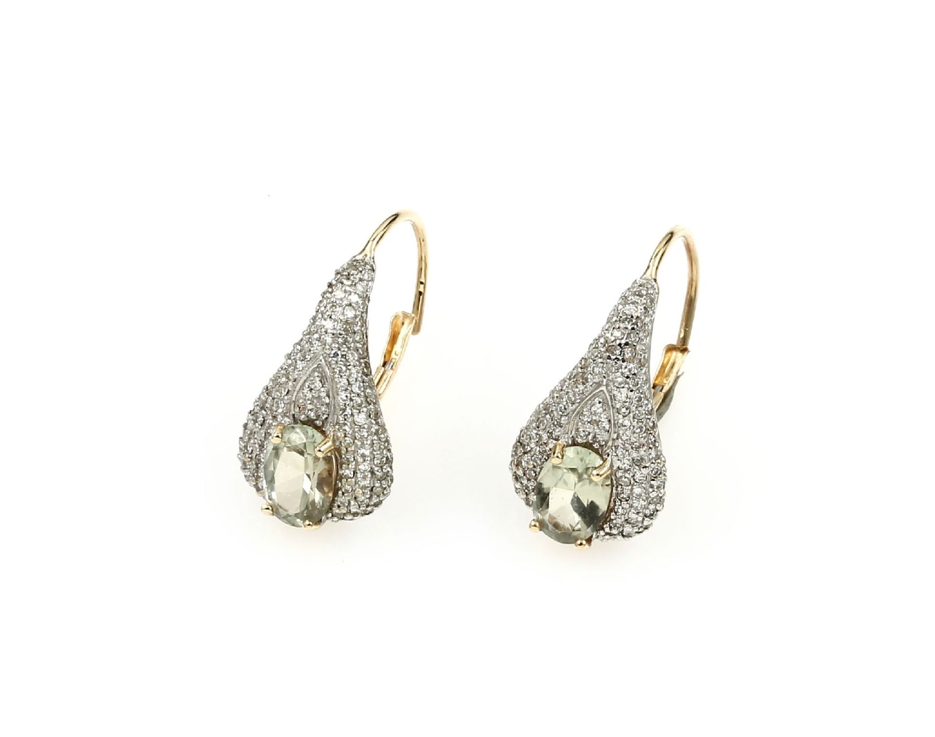 Pair of 14 kt gold earrings with zultanites and diamonds , YG/WG 585/000, 2 oval bevelled zultanites