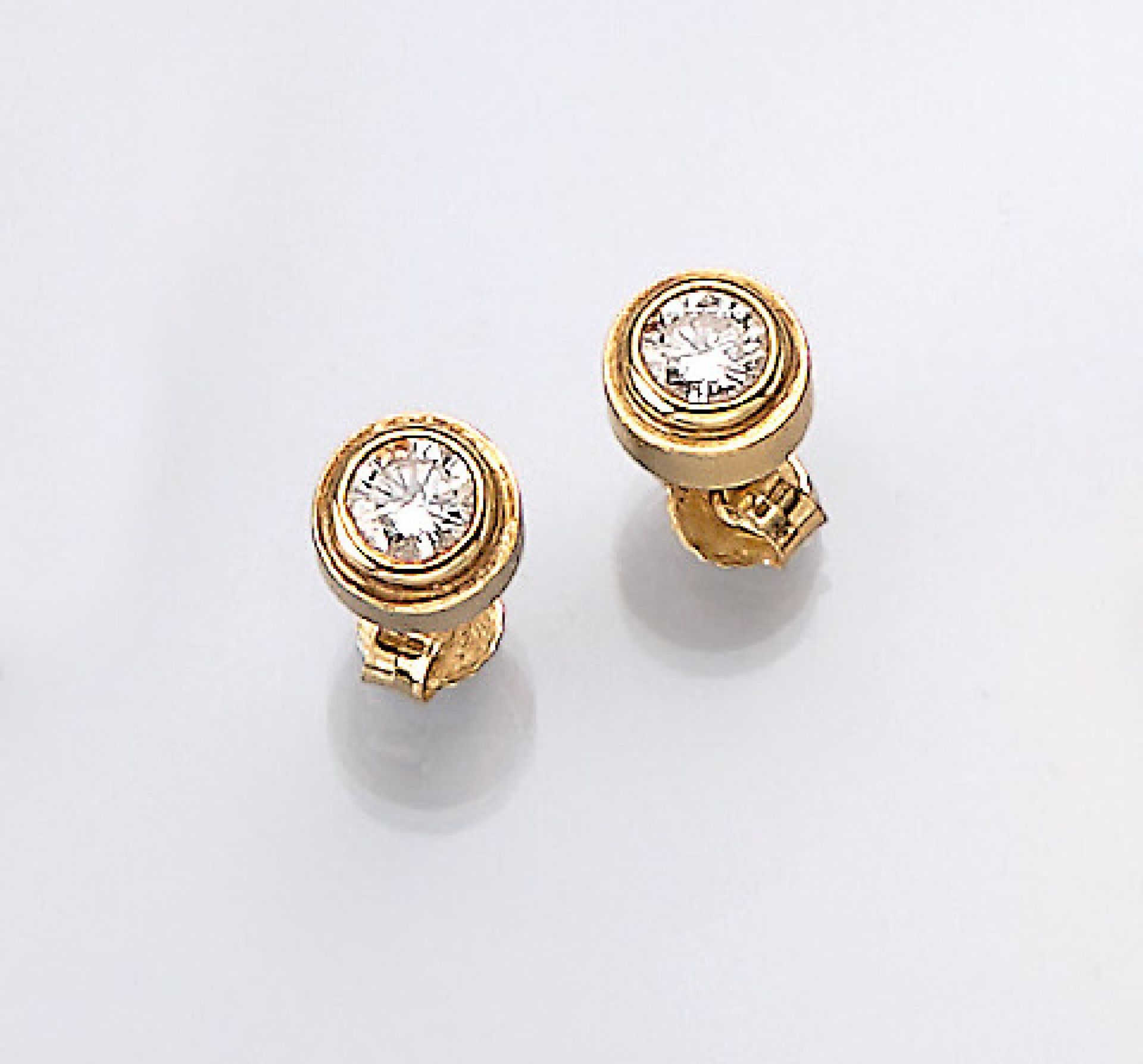 Pair of 18 kt gold earrings with brilliants , YG 750/000, brilliants total approx. 0.80 ct Top