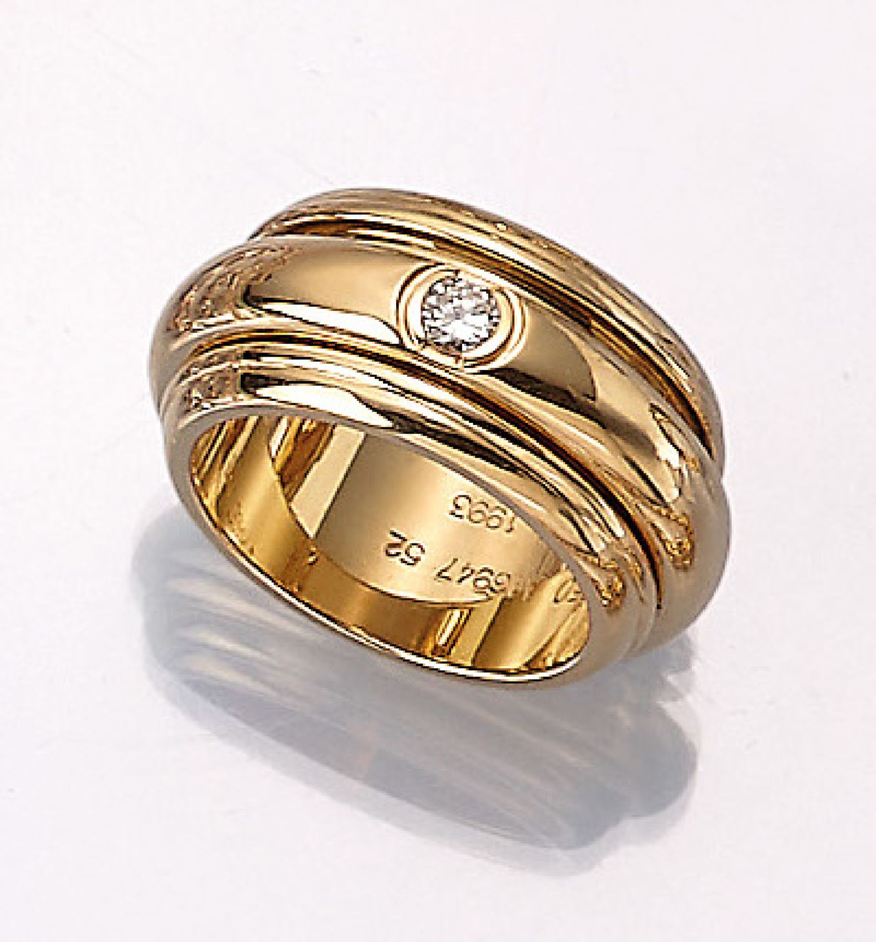 18 kt gold PIAGET ring with brilliant , YG 750/000, middle part rotatable, brilliant 0.14ct Top