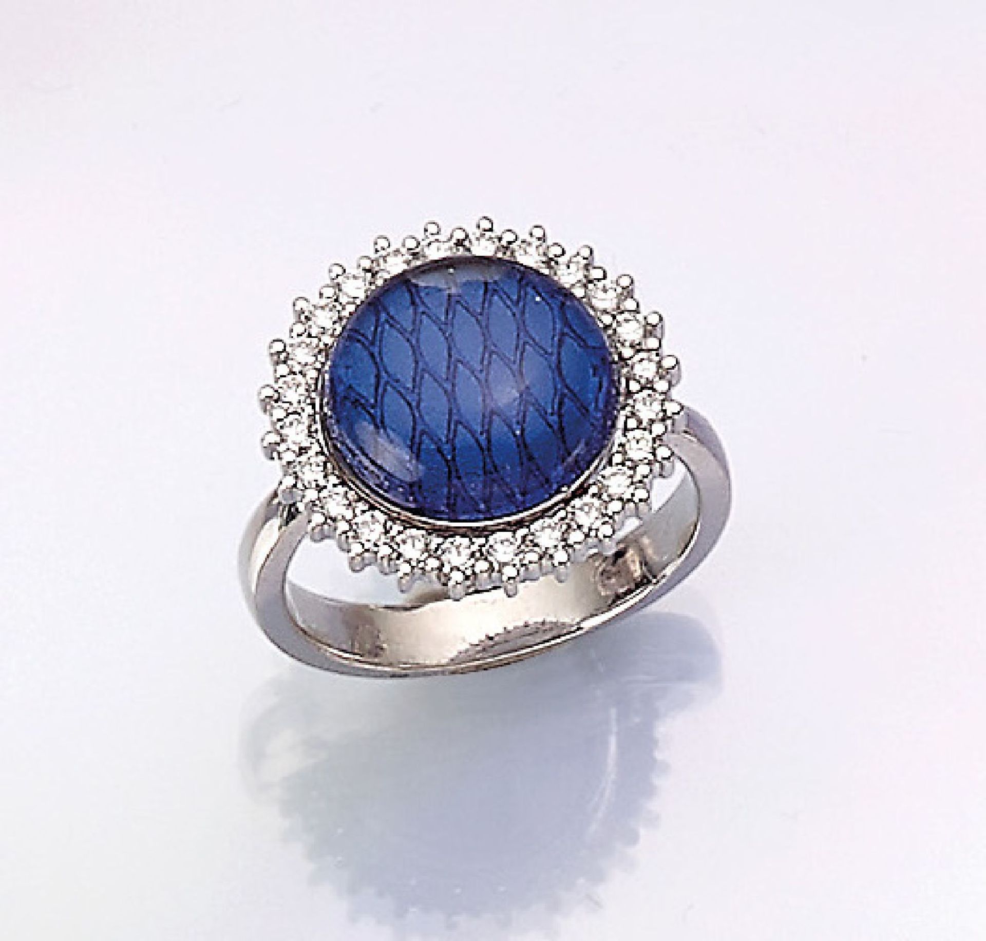 18 kt gold LEO WITTWER ring with enamel and brilliants , WG 750/000, round glass cabochon, blue