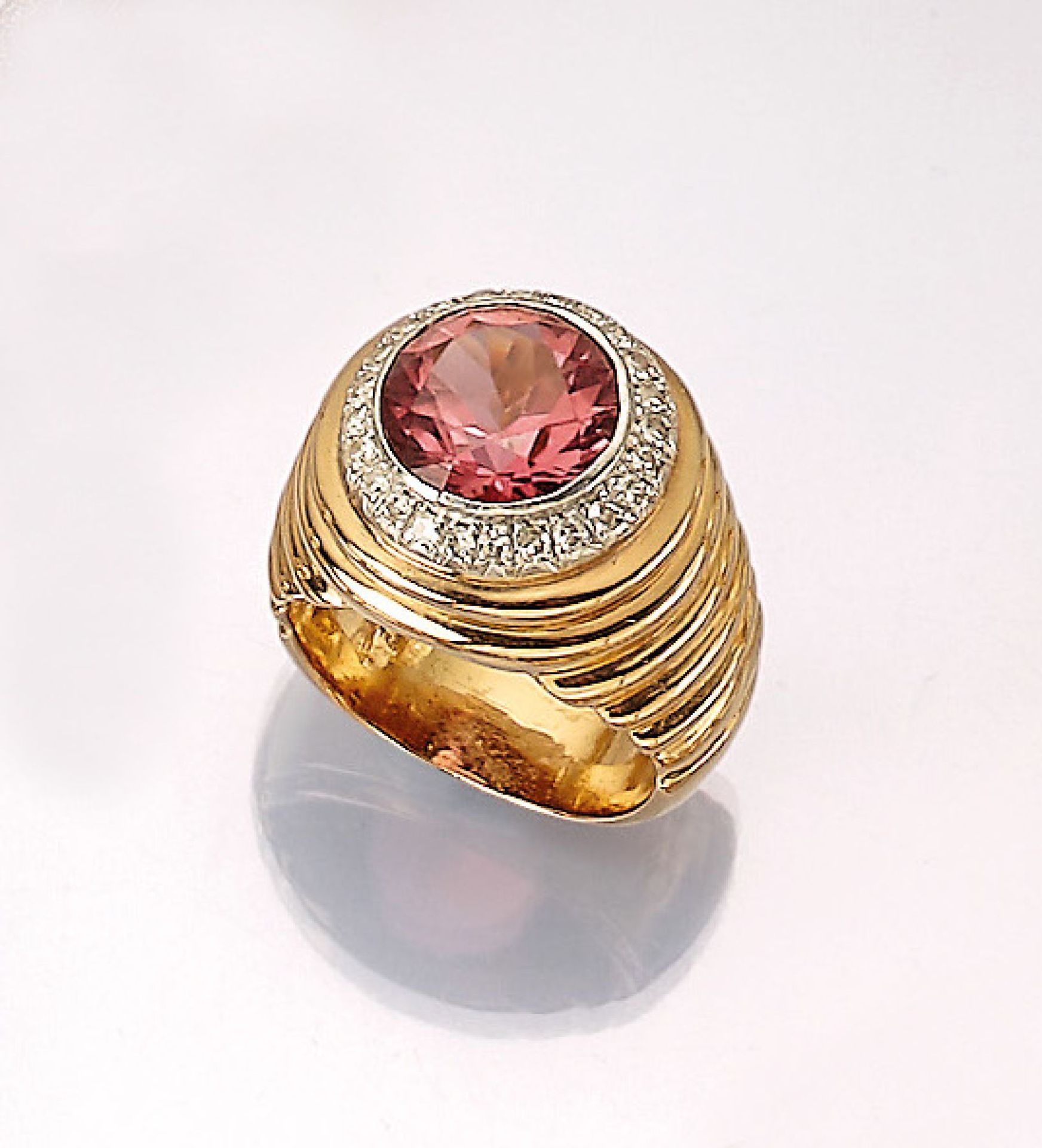 18 kt gold ring with tourmaline and brilliants , YG 750/000, brilliant cut tourmaline approx. 7.0 ct