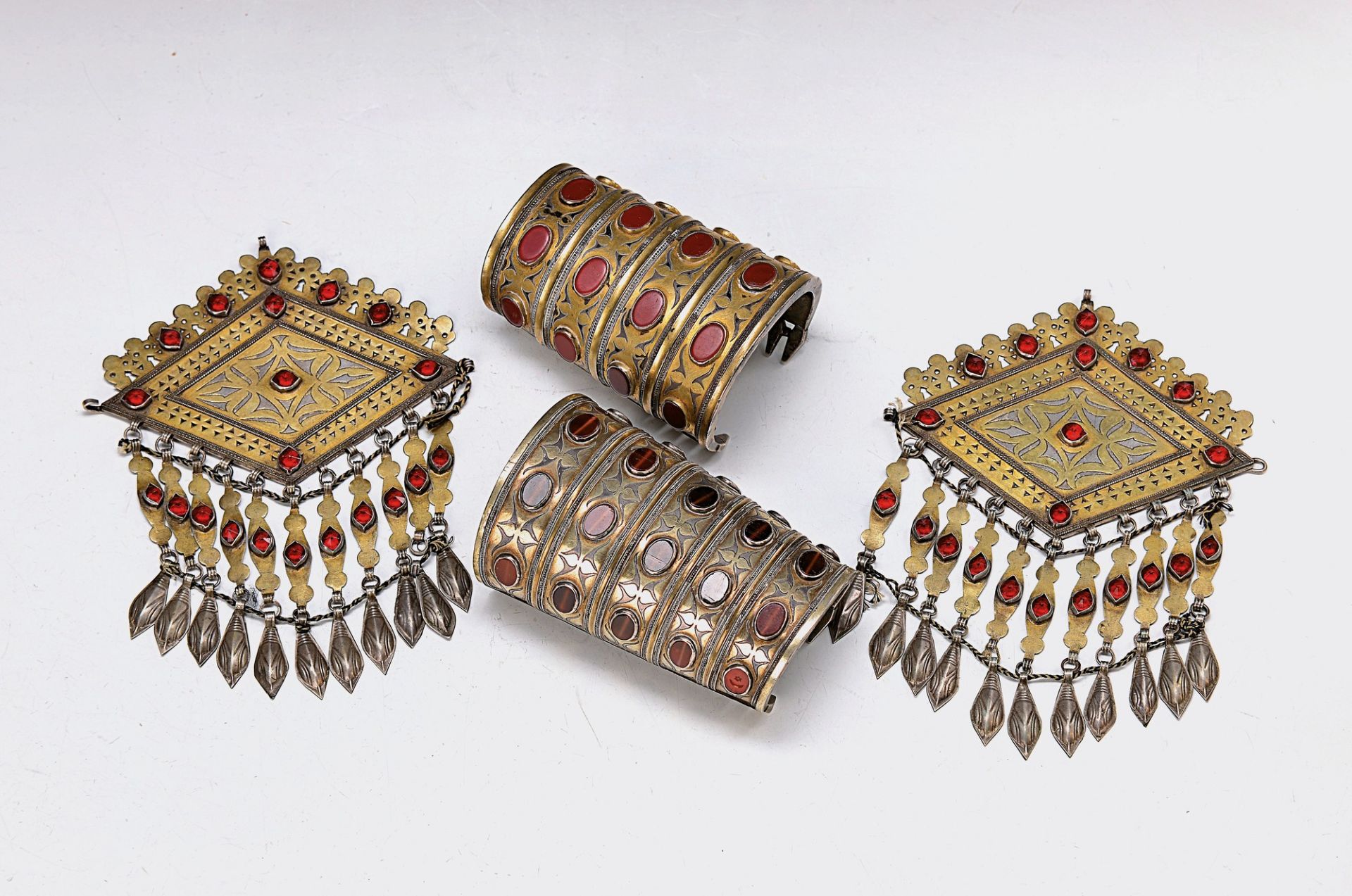 4 parts Turkmen jewelry, 20th c., metal with silver content, 2 bangles with carnelian trimming 13