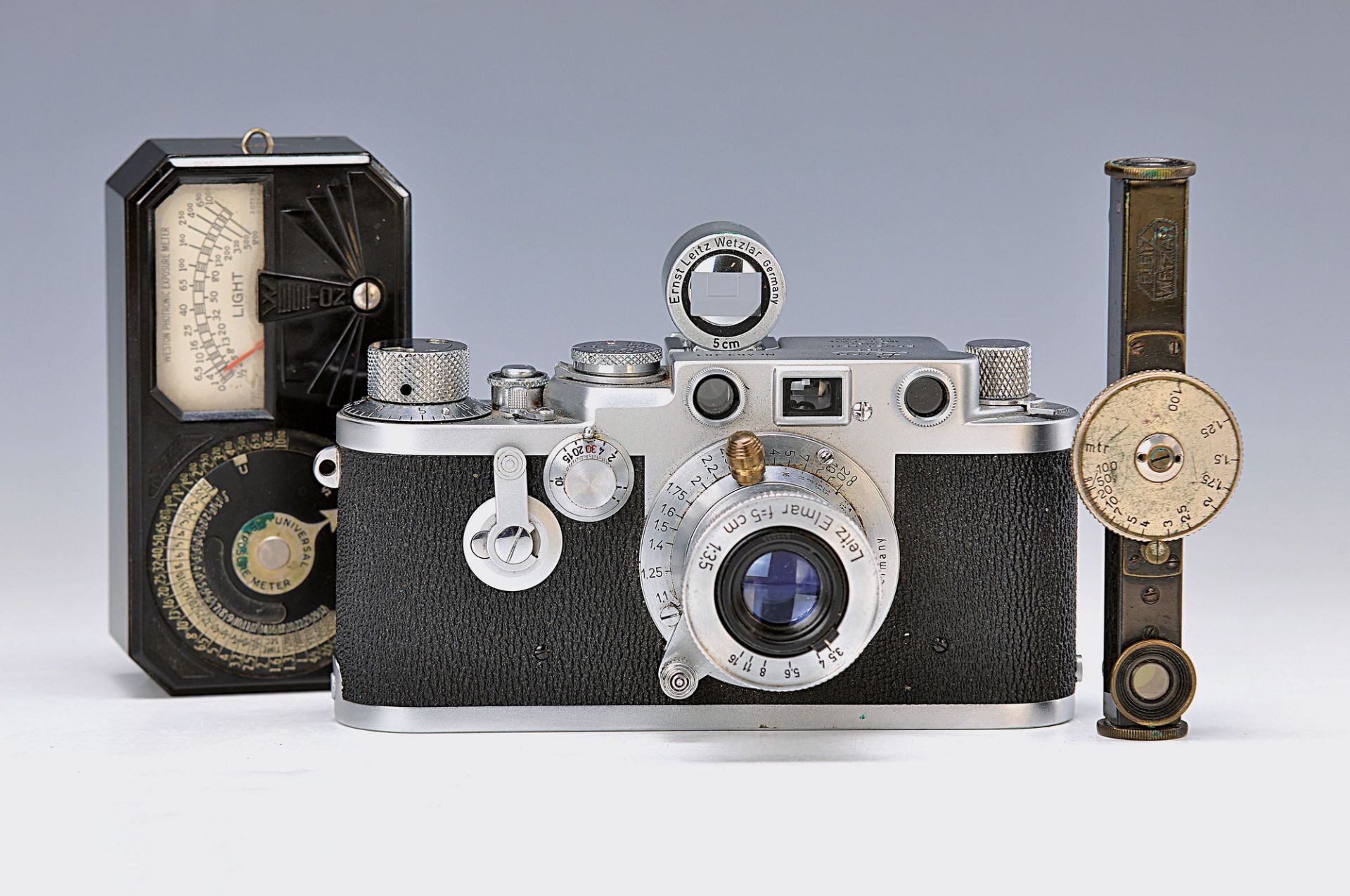 Leica IIIc, Nr.463381, Bj.1948/49 with Elmar 5cm 1:3.5; Leitz range finder, tripod, view finder