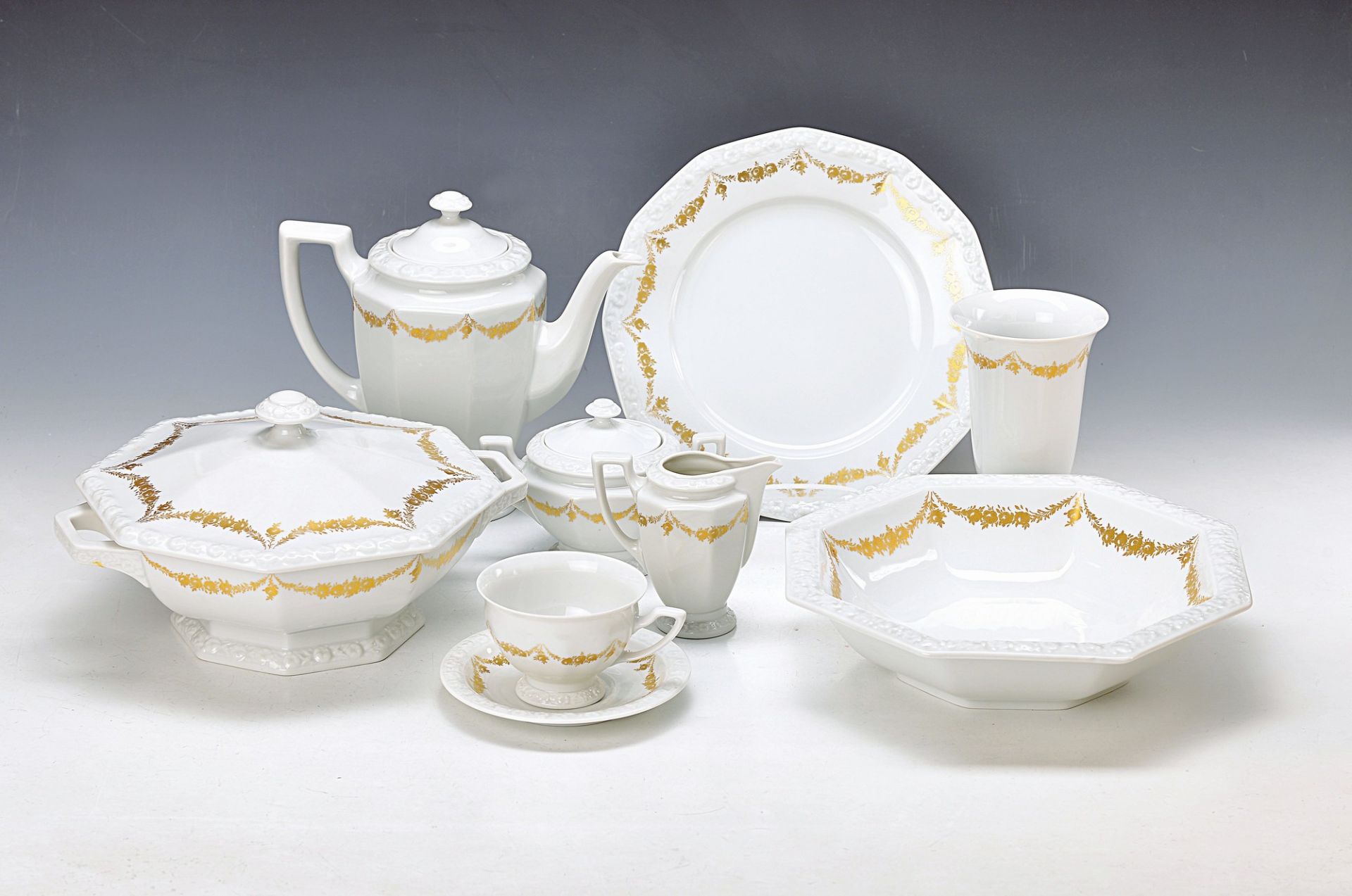 extensive coffee- and Dinner set, Rosenthal, Maria gold, classic rose, 2 coffee pots, 2 milk jugs, 2