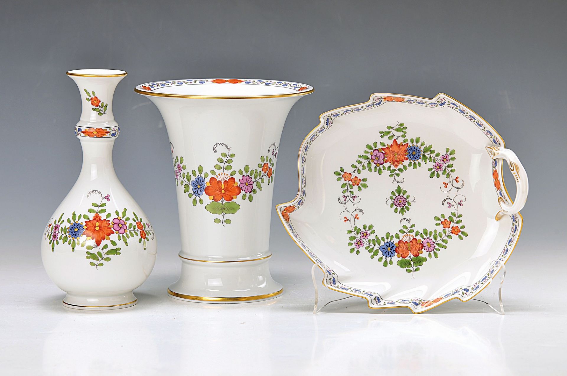 two vases and one leaf bowl, Meissen, 2. H. 20. th c.., porcelain, Indian painting in Bunt, gold