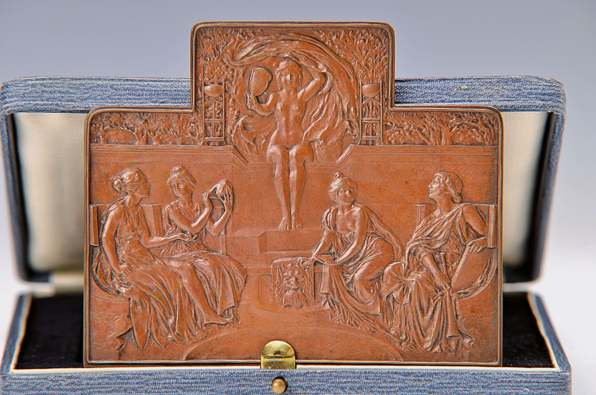 August Vogel, Platter, 200 years anniversary on the Sciences and the Art, front side: Venusand