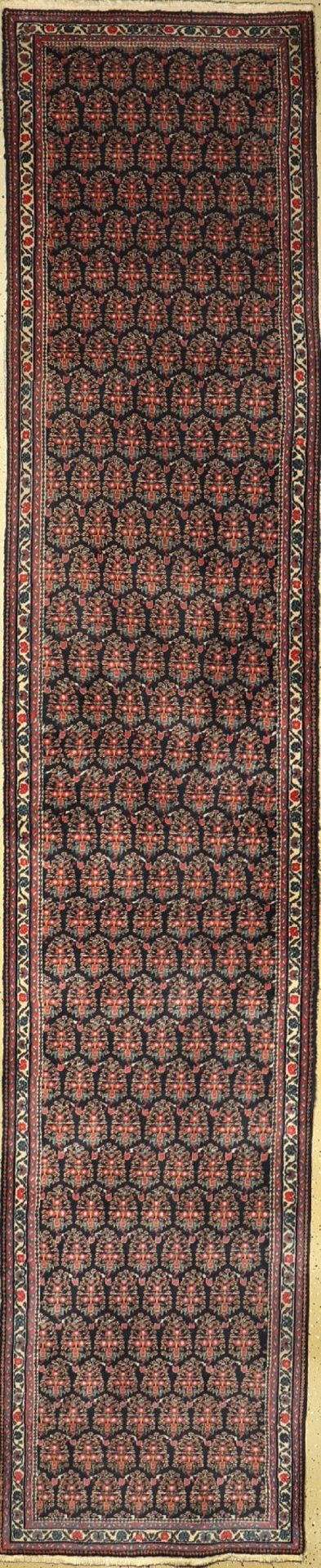 Sivas fein (runner), Turkey, approx. 60 years,wool on cotton, approx. 360 x 72 cm, condition: 3.