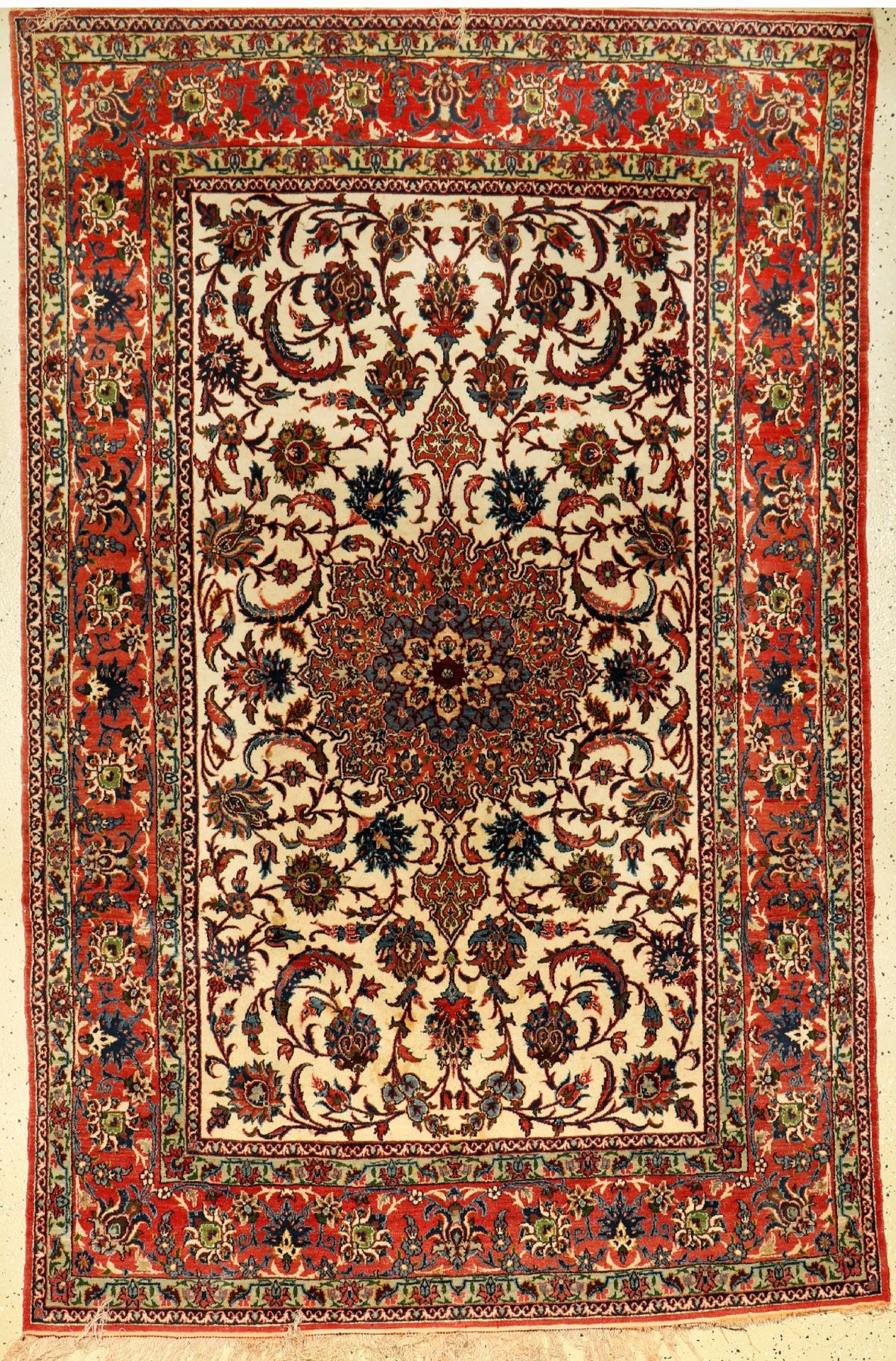 Isfahan old, Persia, approx. 50 years, wool onsilk, approx. 221 x 142 cm, condition: 3. Auction: