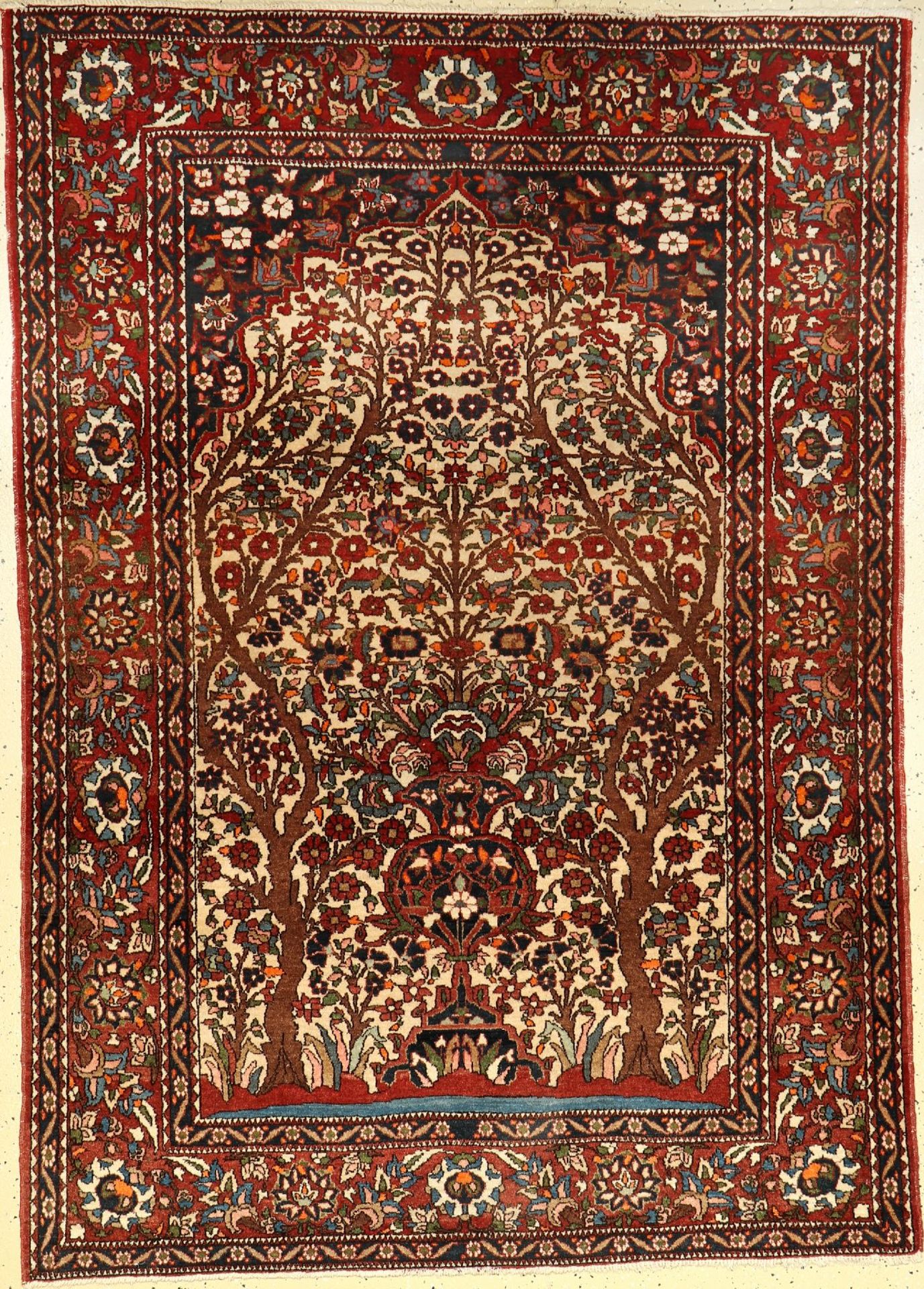 Bakhtiar old, Persia, approx. 60 years, wool on cotton, approx. 204 x 144 cm, condition: 2 -3.
