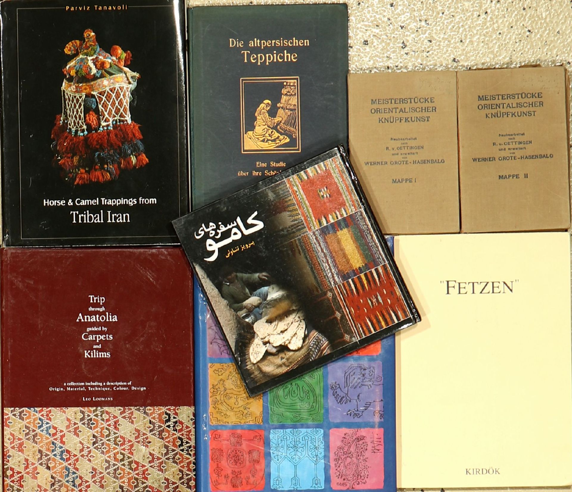 28 books "Rug literature", good conditions. Auction: Antique, old and decorative rugs & carpets.