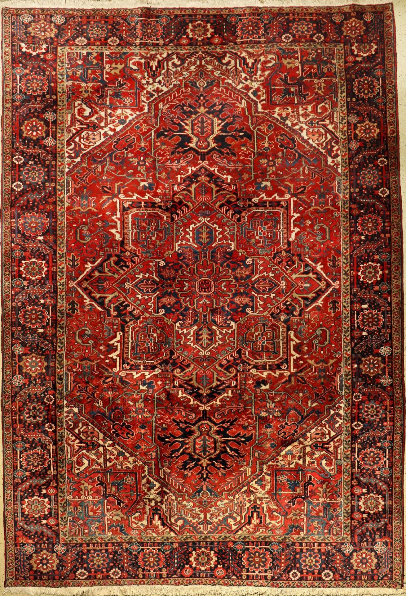 Heriz alt, Persia, approx. 60 years, wool on cotton, approx. 385 x 268 cm, condition: 2-3.