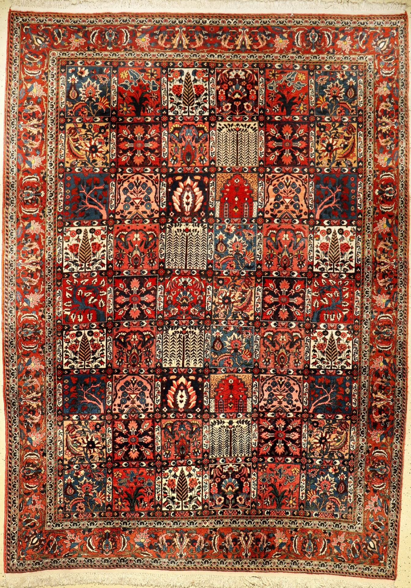 Bakhtiar old, Persia, approx. 60 years, wool on cotton, approx. 313 x 221 cm. Auction: Antique,