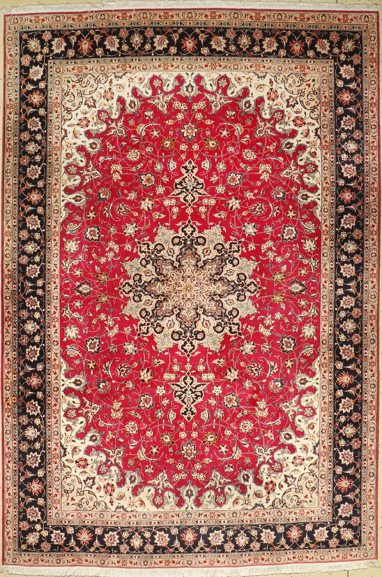 Tabriz fine, Persia, approx. 40 years, wool with silk, approx. 307 x 205 cm, condition: 2 -3.