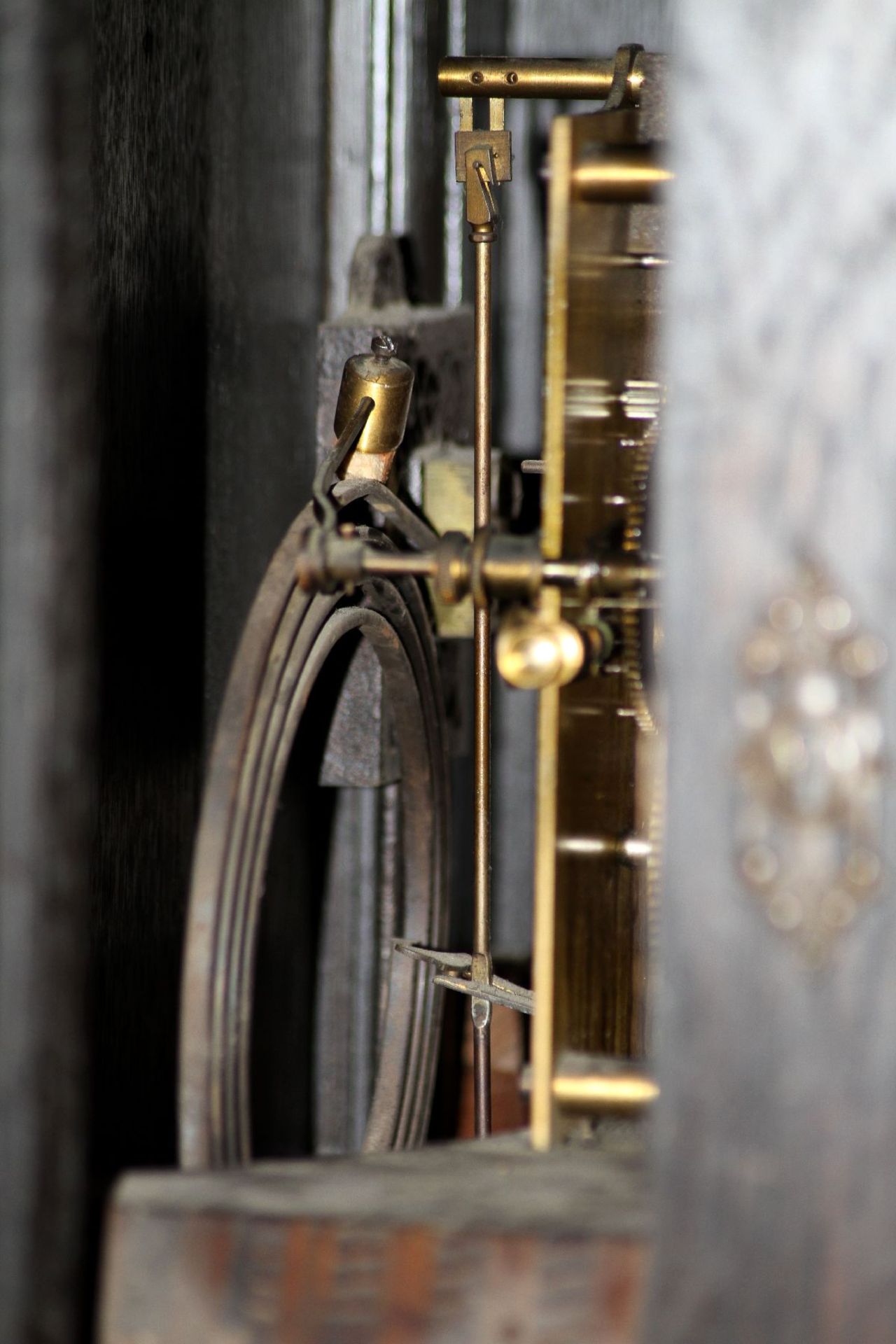 Clock, German, around 1890, so-called Wilhelminian style, solid oak and partly veneered, stained - Bild 4 aus 4