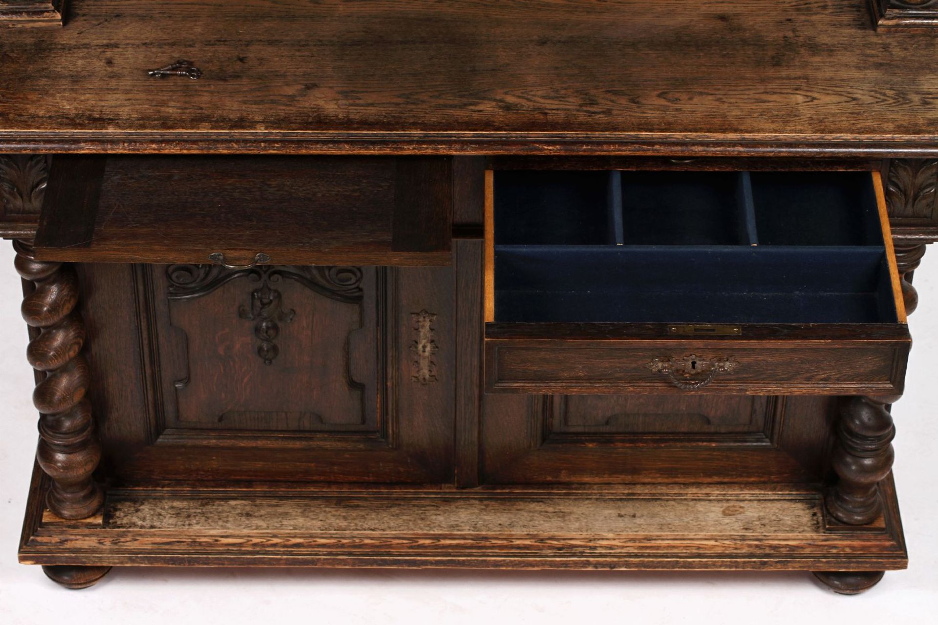 Essay buffet, German, around 1890, so-called Wilhelminian style, solid oak and partly veneered, - Bild 3 aus 5