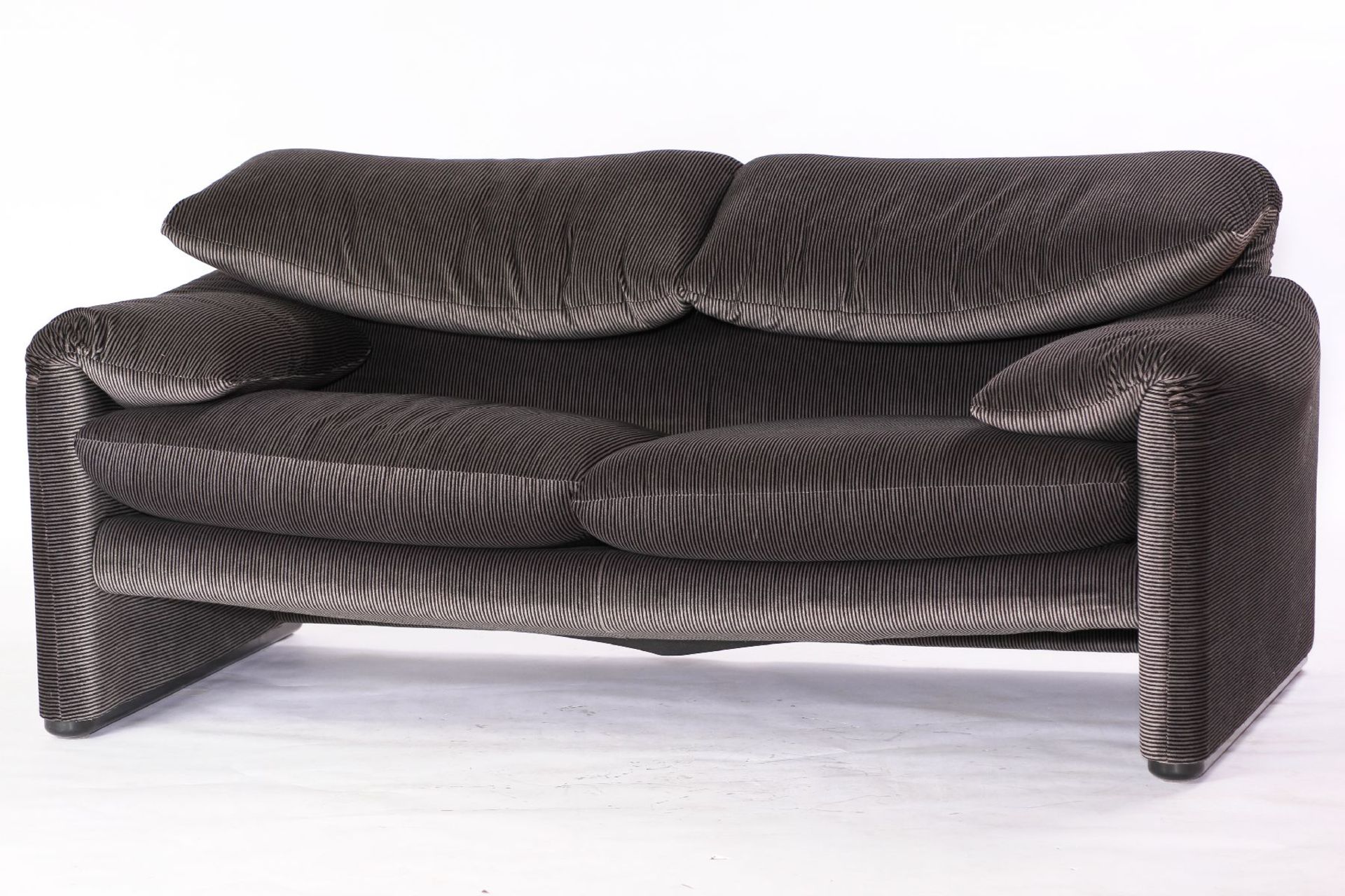 2-Seater Couch "Cassina", made in Italy, Modell: Maralunga, fabric cover vertical striped grey and - Image 2 of 5