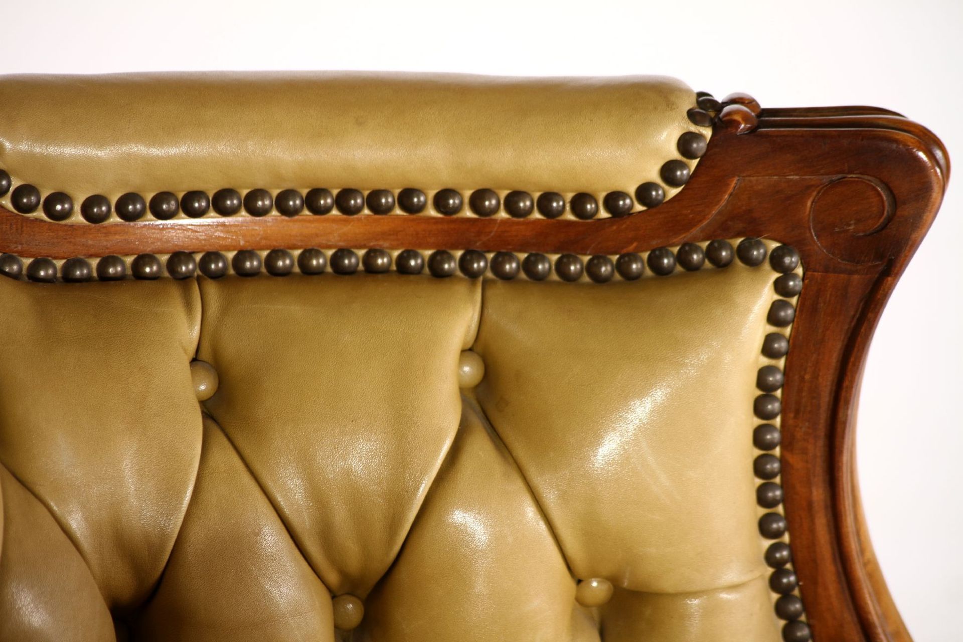 Armchair, after Engl. Prototype from 1870/80, solid walnut frame, yellow-green or olive leather - Image 3 of 4