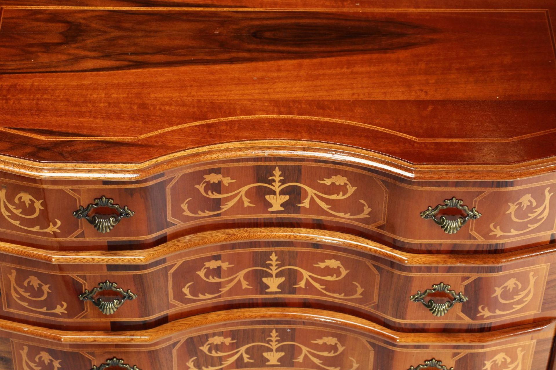 Chest of drawers, based on the Italian model of the 18th century, soft wood body, walnut, walnut - Bild 2 aus 2