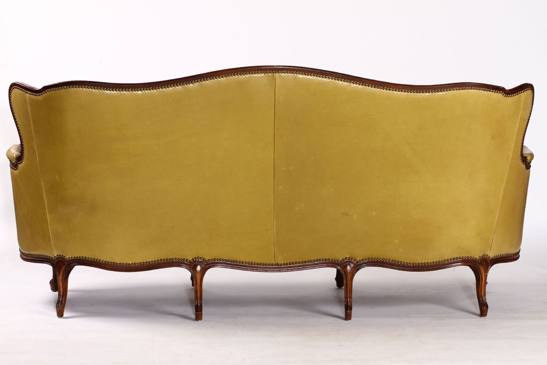 3-seater couch, solid walnut frame, yellow- green or olive leather upholstery, backrest and seat - Image 3 of 4