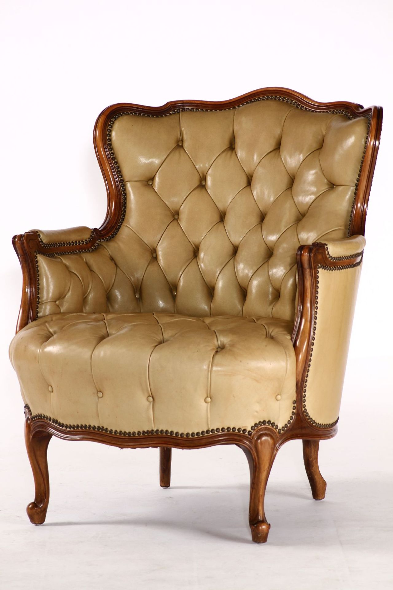 Armchair, after Engl. Prototype from 1870/80, solid walnut frame, yellow-green or olive leather